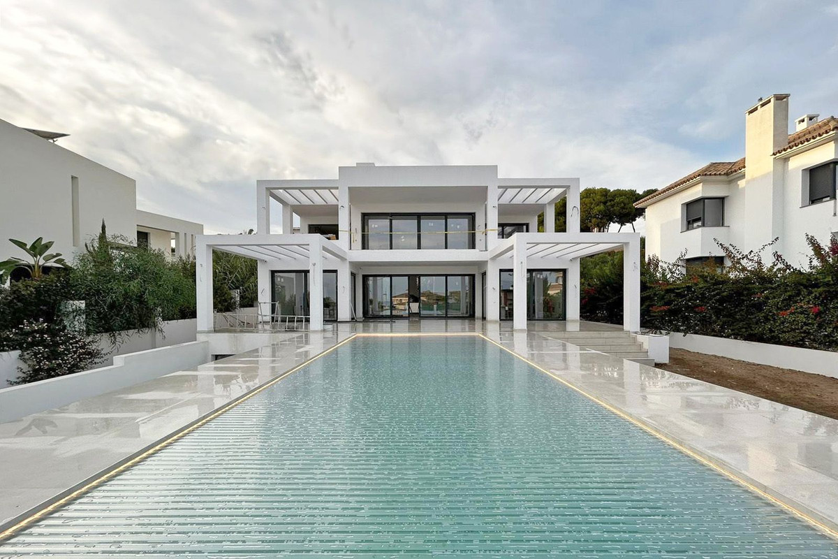 Casa de 4 Dormitorios en venta en Elviria, Marbella