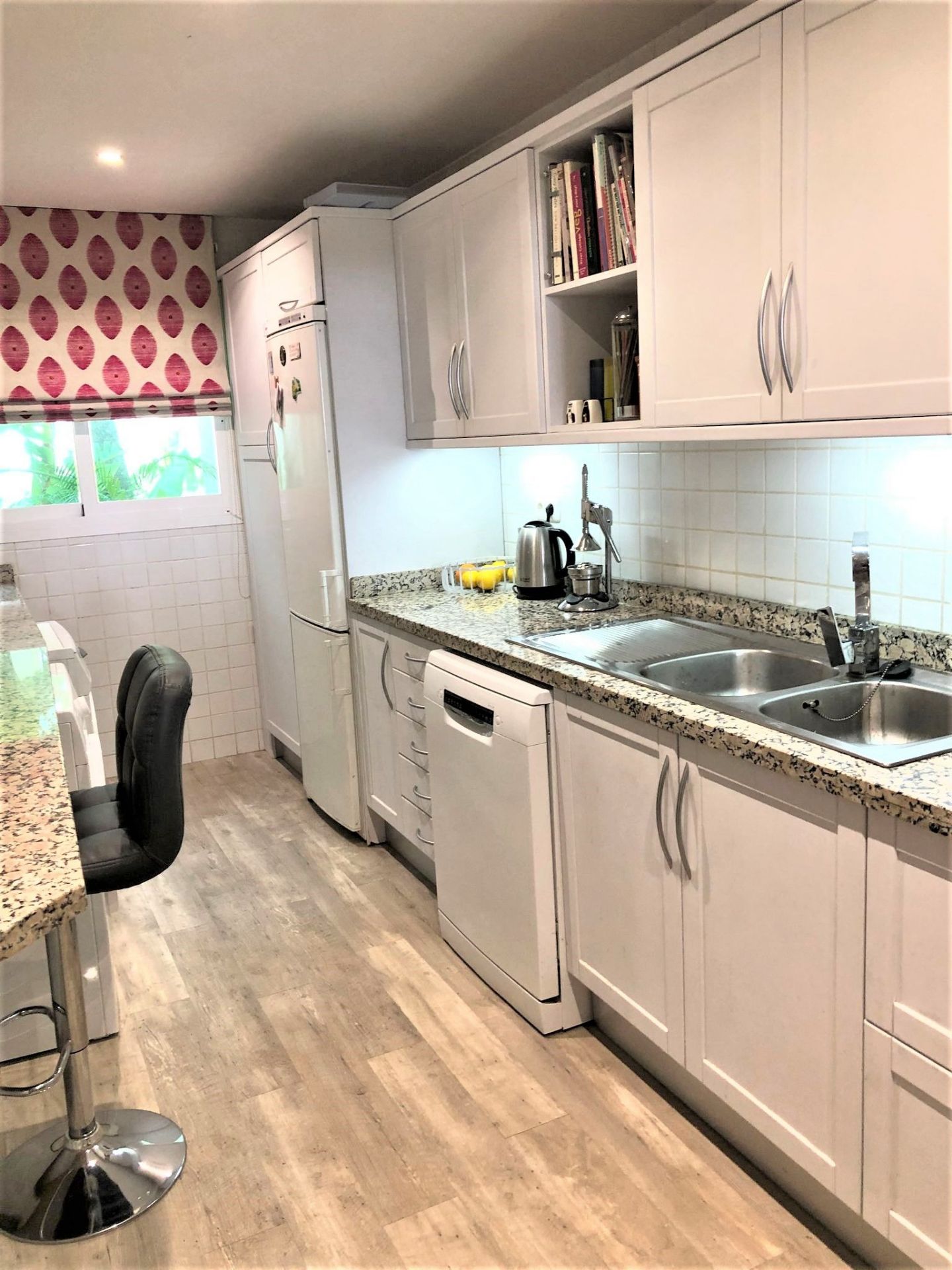 Piso de 2 Dormitorios y 2 Baños en venta en Nueva Andalucía, Marbella