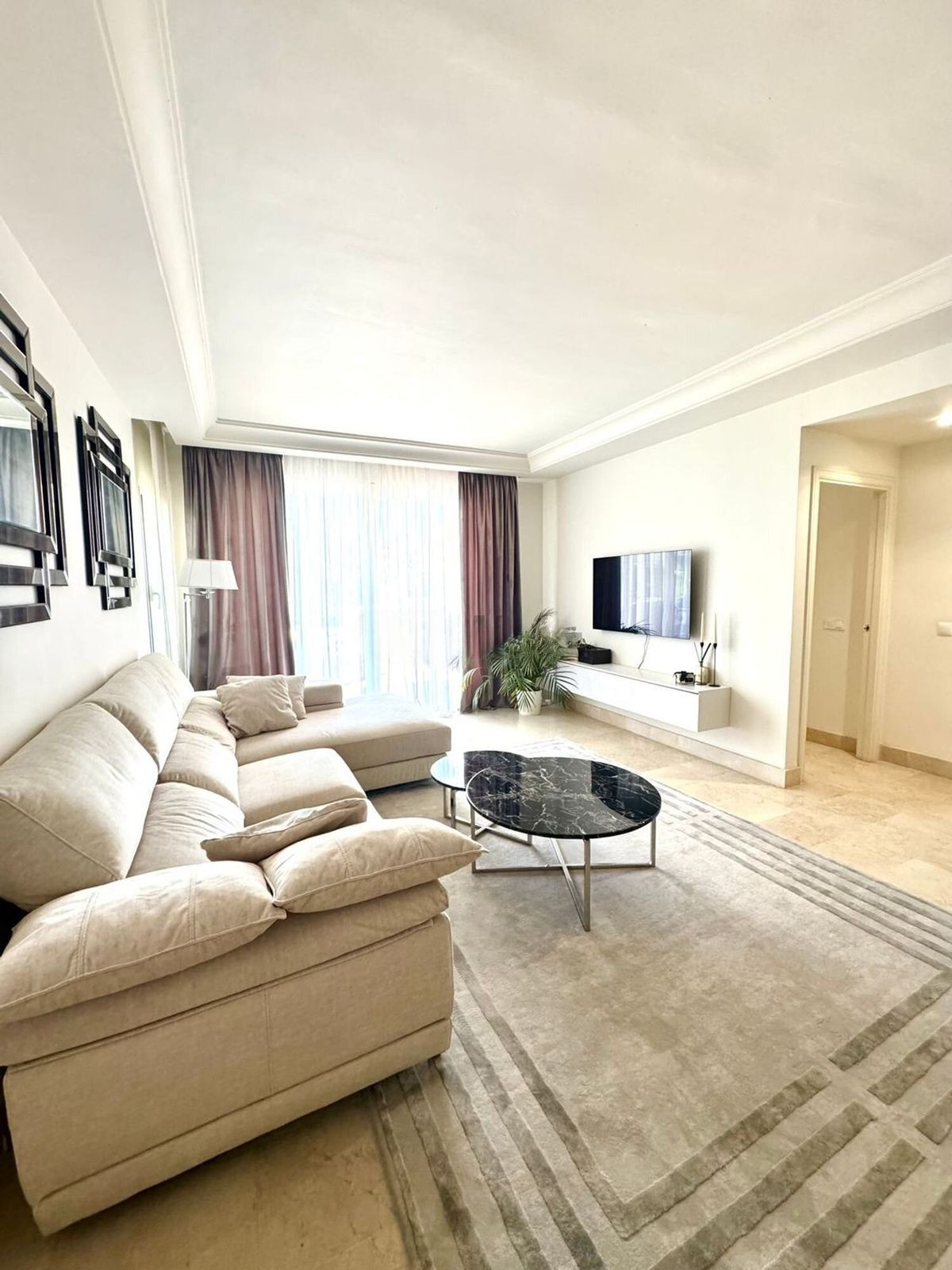 2 Bed - Apartment for Sale in Puerto Banus, Marbella