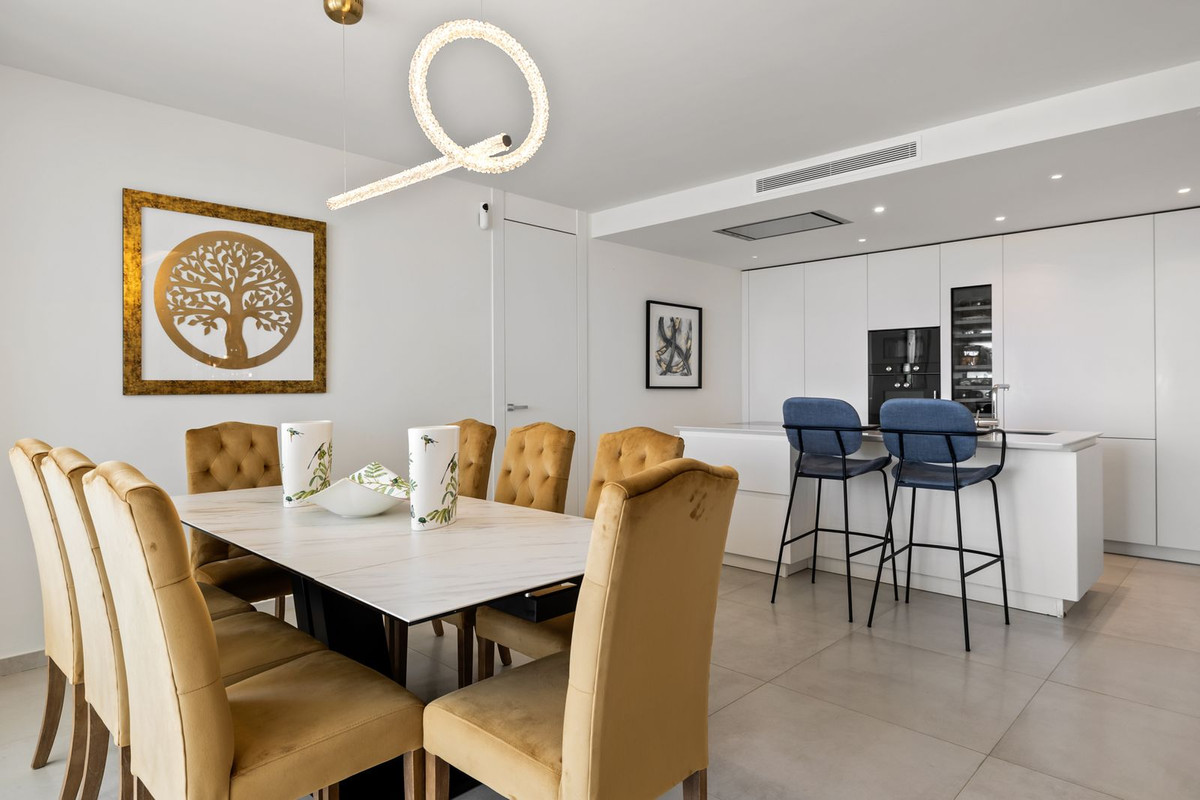 Piso de 7 Dormitorios en venta en Nueva Andalucía, Marbella
