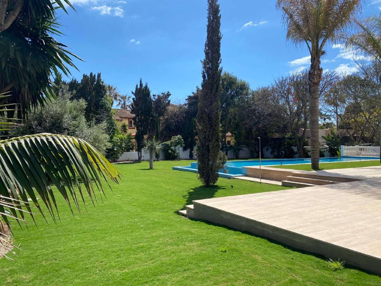 Casa de 6 Dormitorios en venta en Estepona