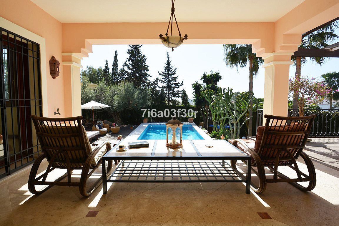 Casa de 5 Dormitorios en venta en Nueva Andalucía, Marbella