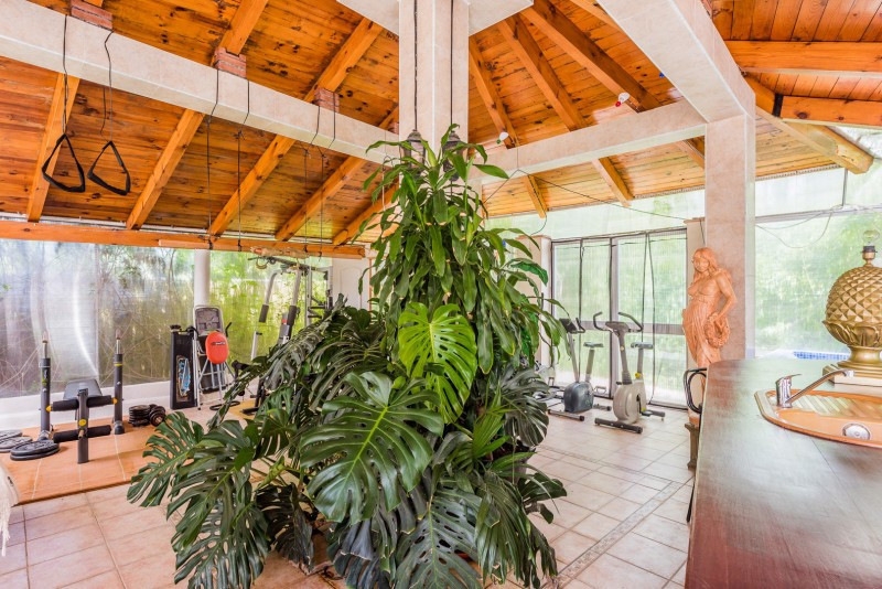 Casa de 9 Dormitorios en venta en El Rosario, Marbella
