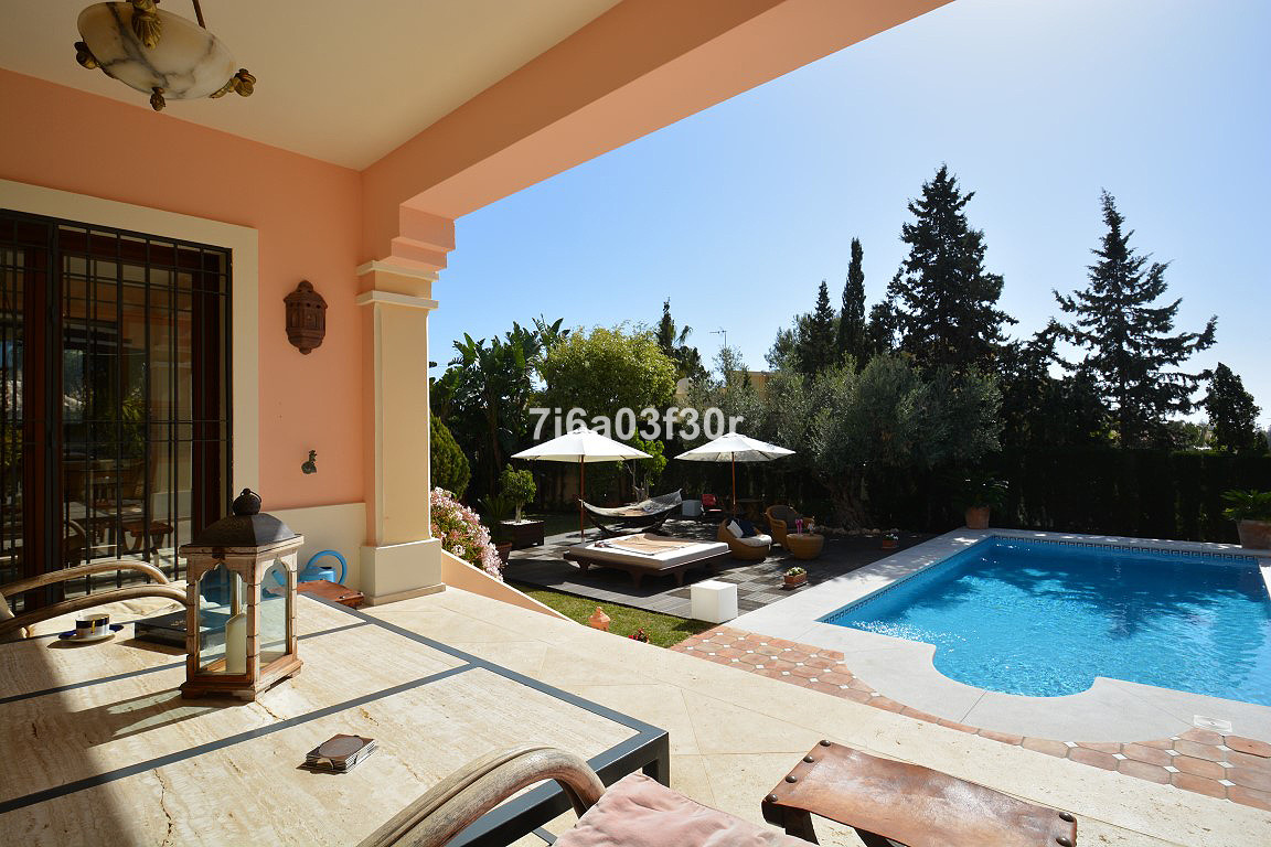 Casa de 5 Dormitorios en venta en Nueva Andalucía, Marbella