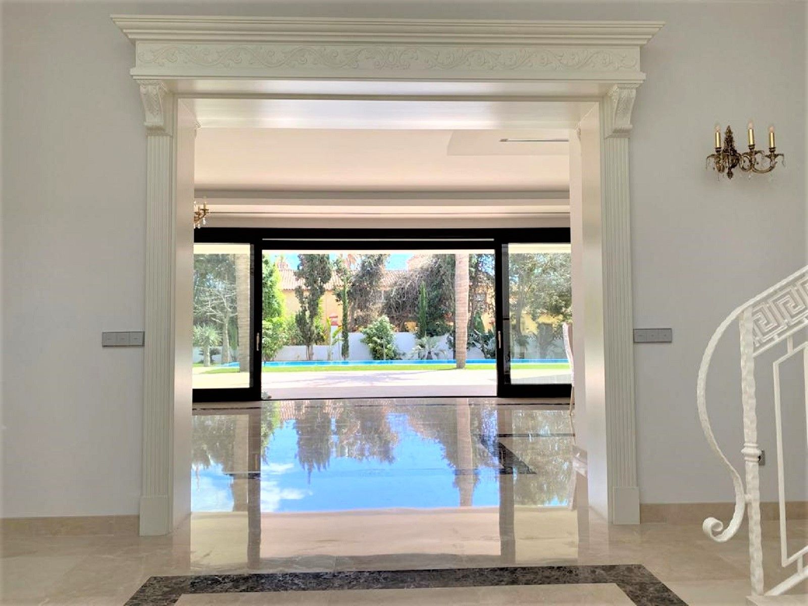 Casa de 6 Dormitorios en venta en Estepona