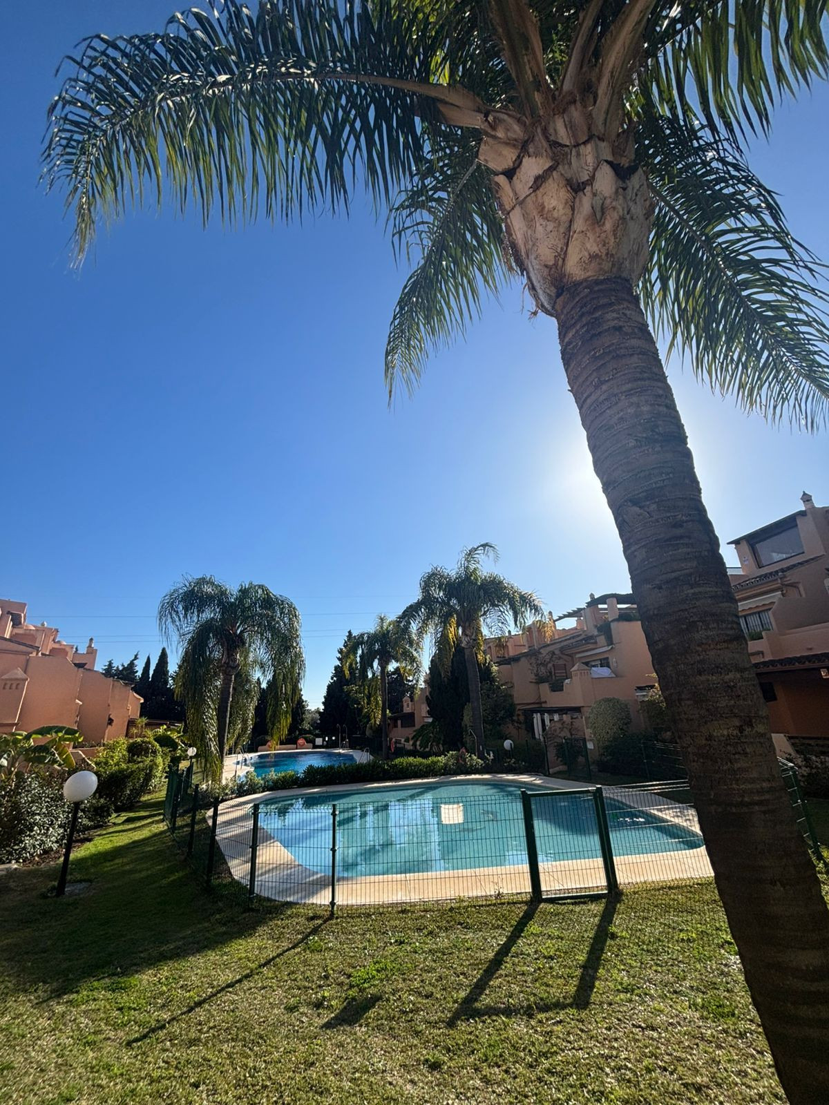 Casa Adosada de 4 Dormitorios en venta en Nagüeles, Marbella