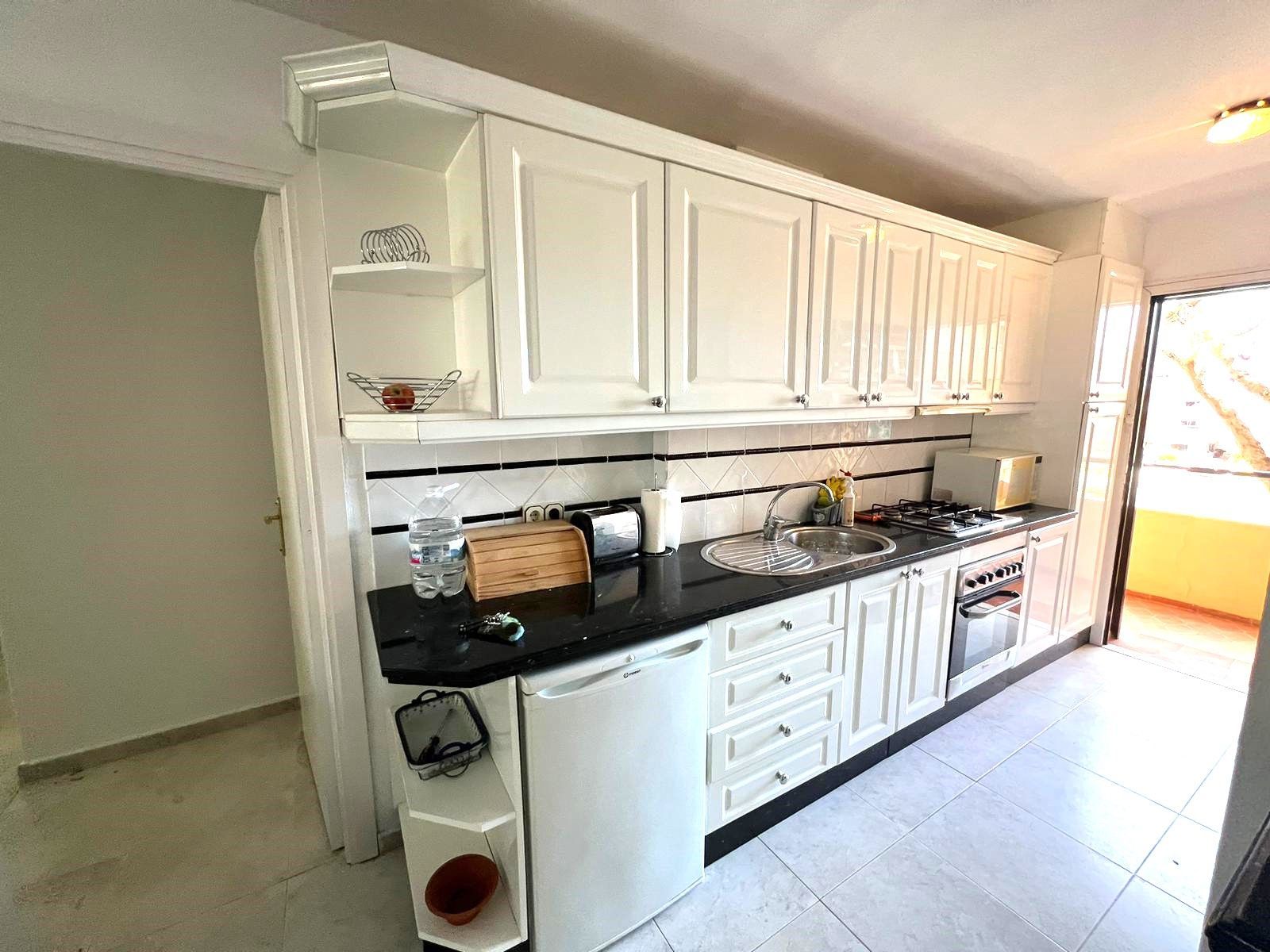 Piso de 2 Dormitorios en venta en Calahonda, Mijas