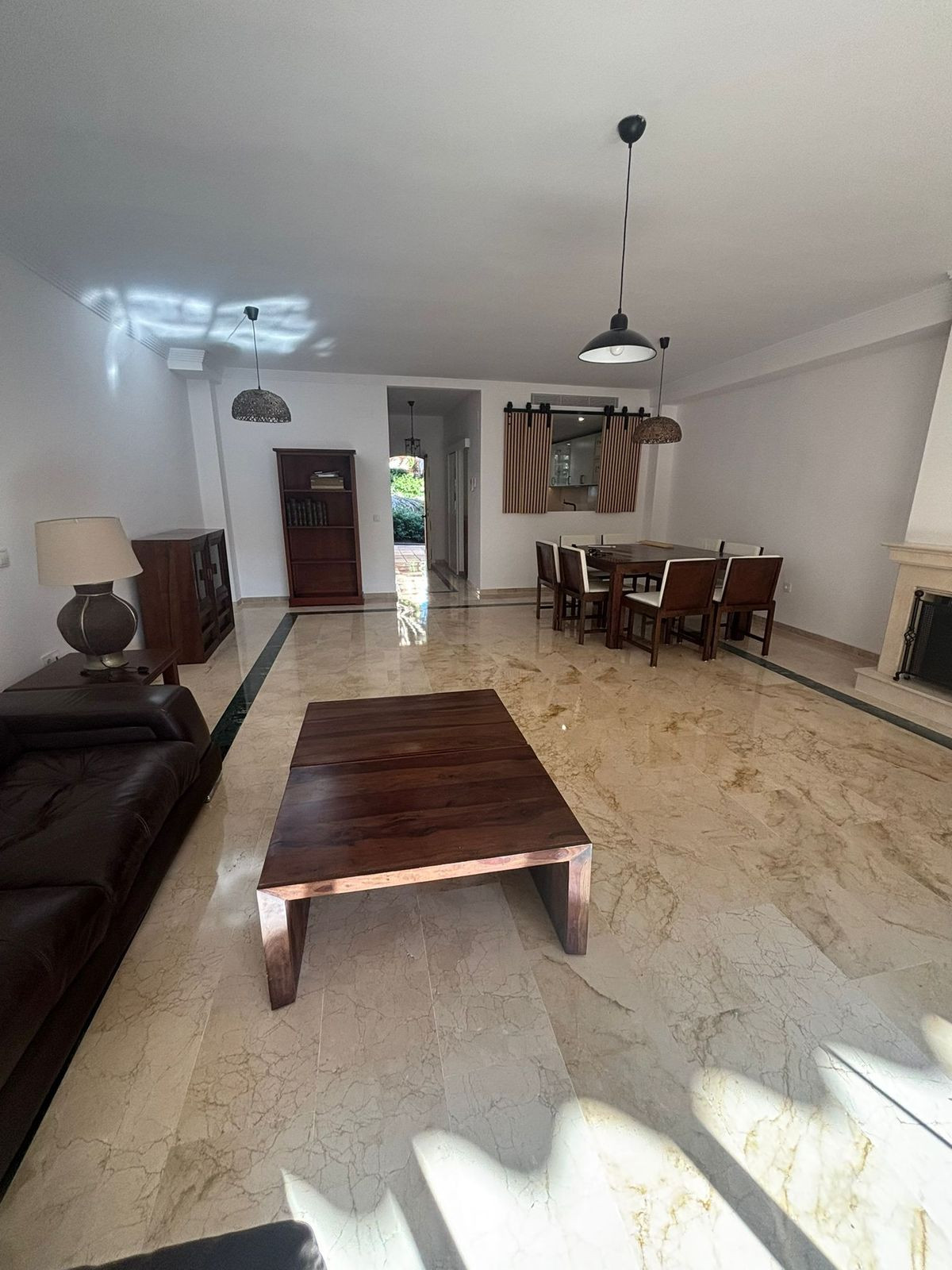Casa Adosada de 4 Dormitorios en venta en Nagüeles, Marbella