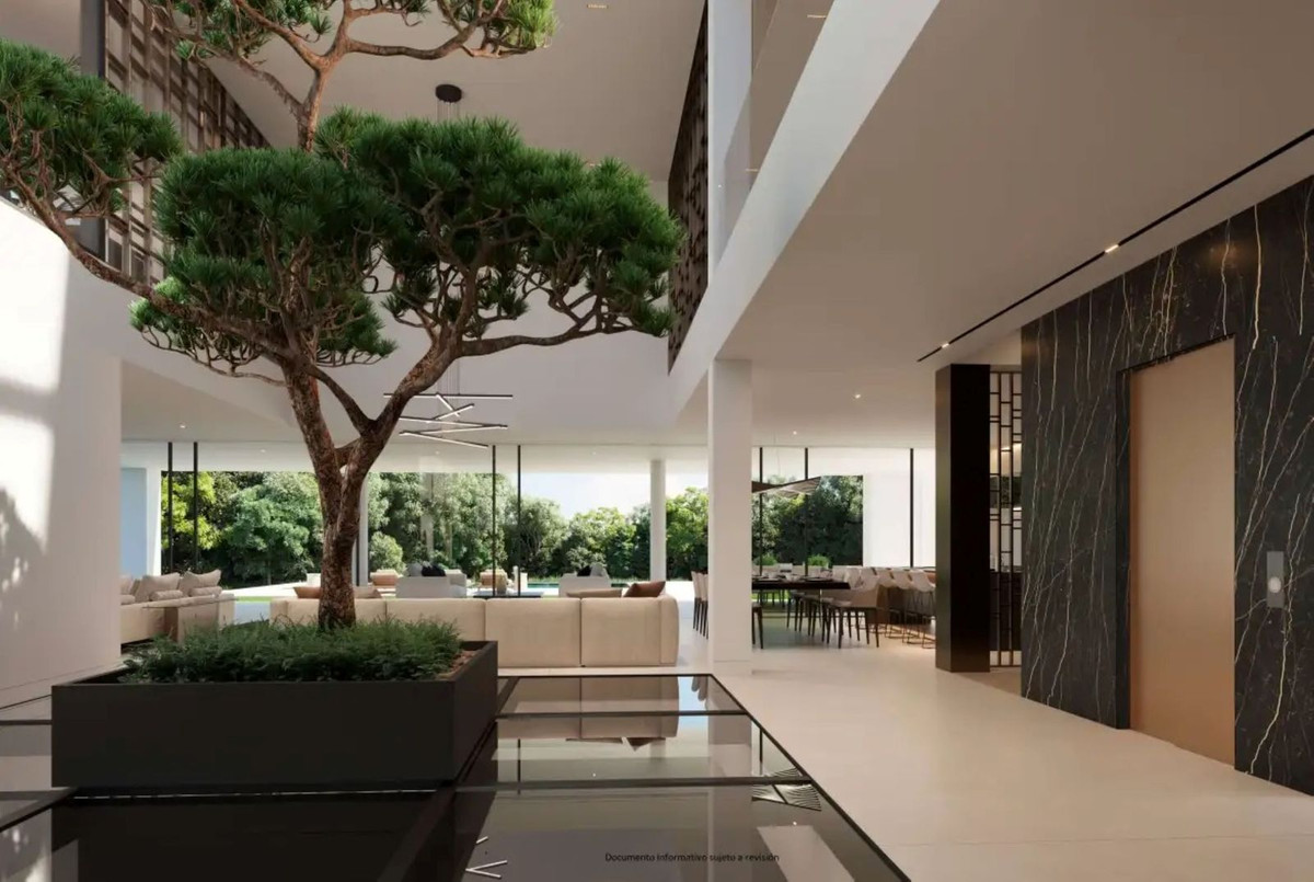 Casa de 5 Dormitorios en venta en Milla de Oro, Marbella