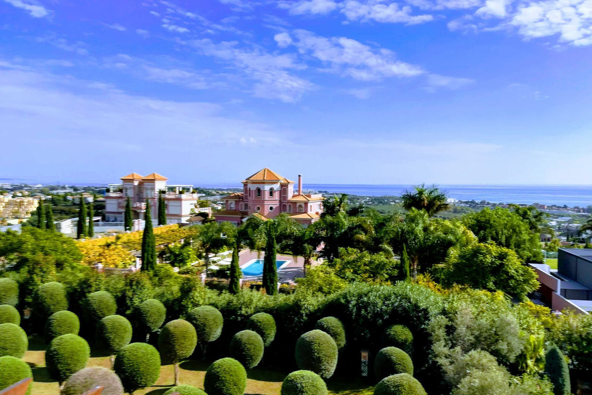 3 Bed, 3 Bath - Penthouse for Sale in Los Flamingos, Benahavis