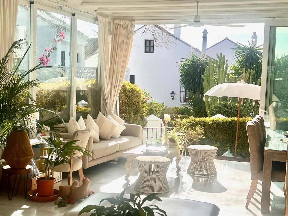 Casa Adosada de 3 Dormitorios en venta en Marbella Centro
