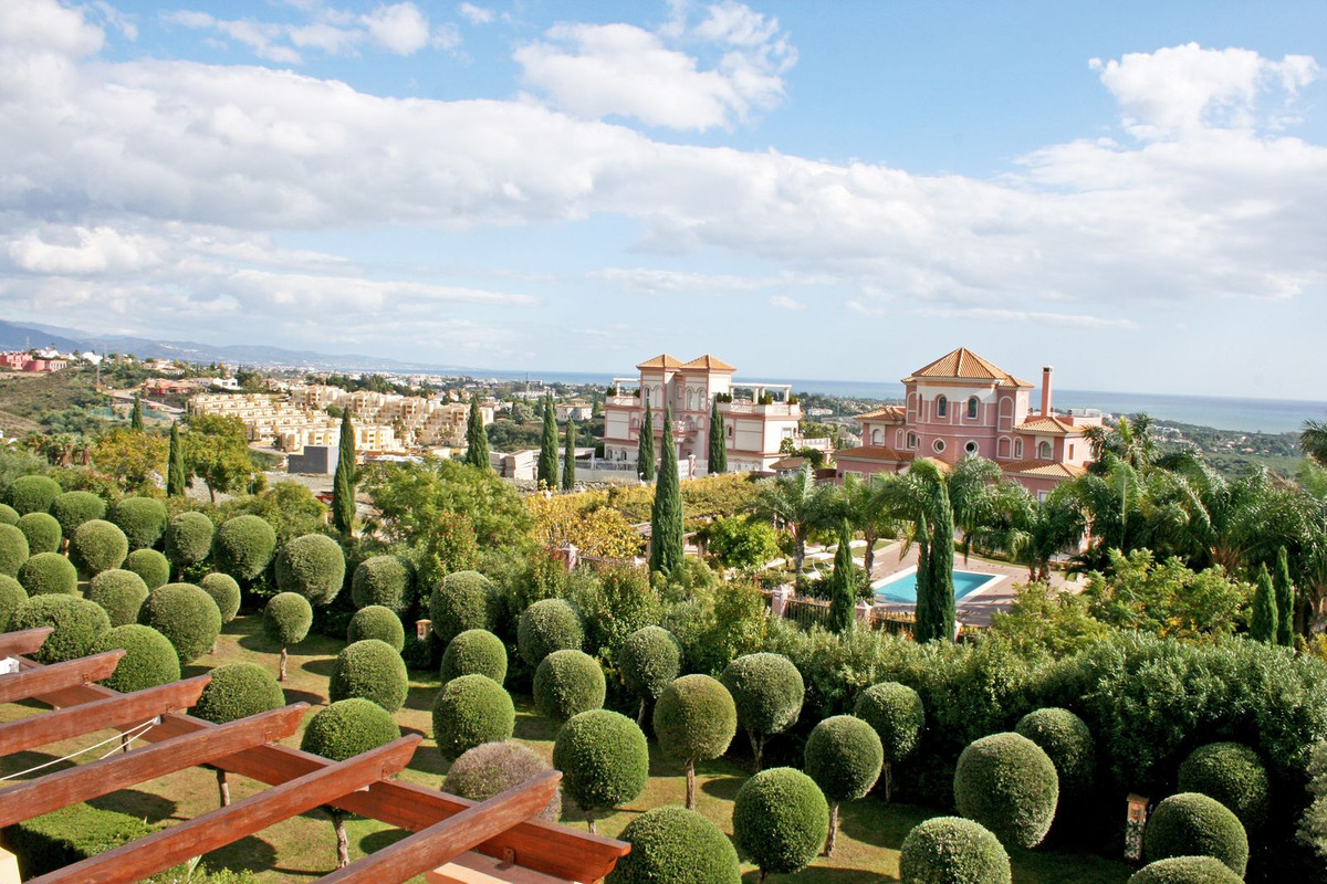 3 Bed, 3 Bath - Penthouse for Sale in Los Flamingos, Benahavis