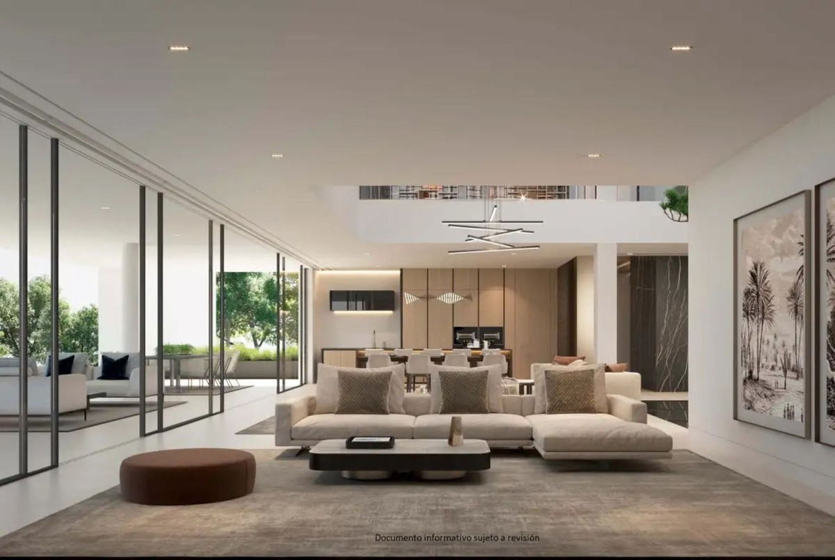 Casa de 5 Dormitorios en venta en Milla de Oro, Marbella