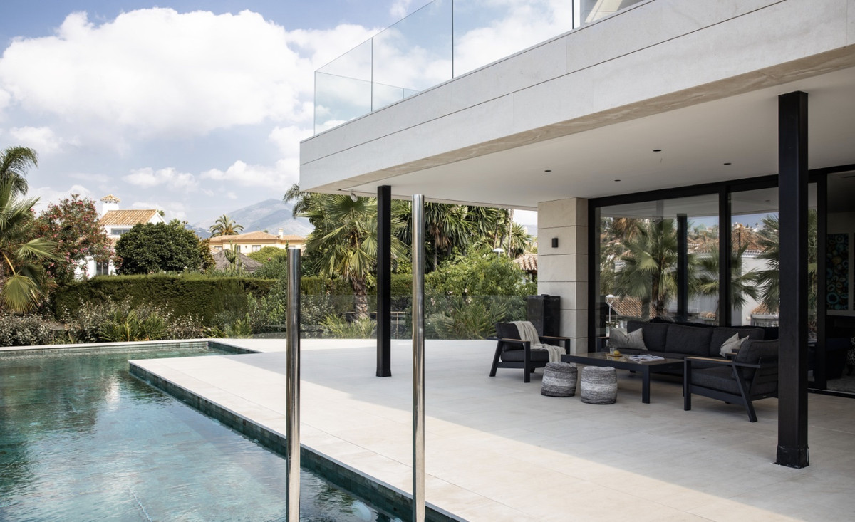 Casa de 7 Dormitorios en venta en Nueva Andalucía, Marbella