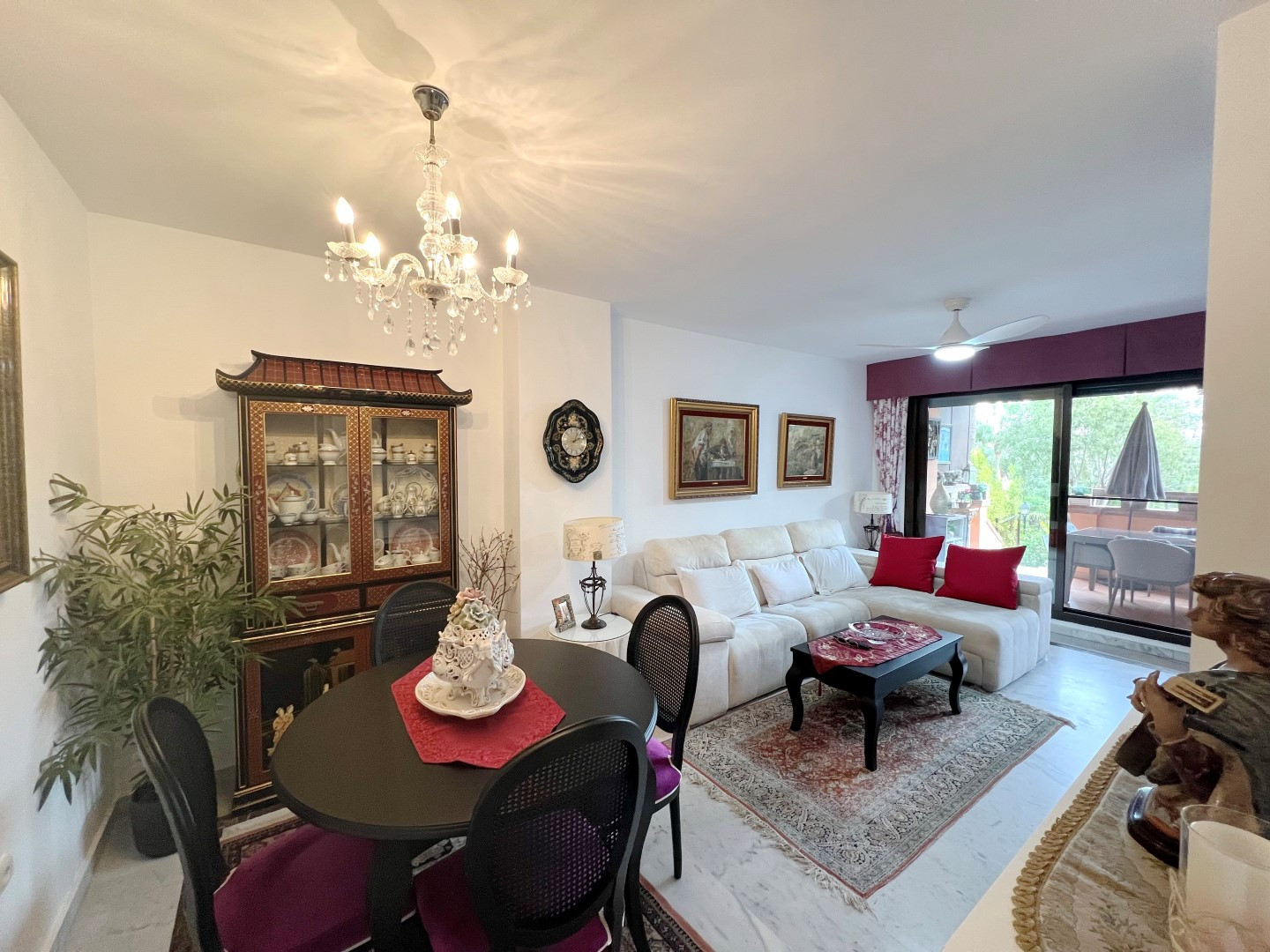 Piso de 3 Dormitorios y 2 Baños en venta en Milla de Oro, Marbella