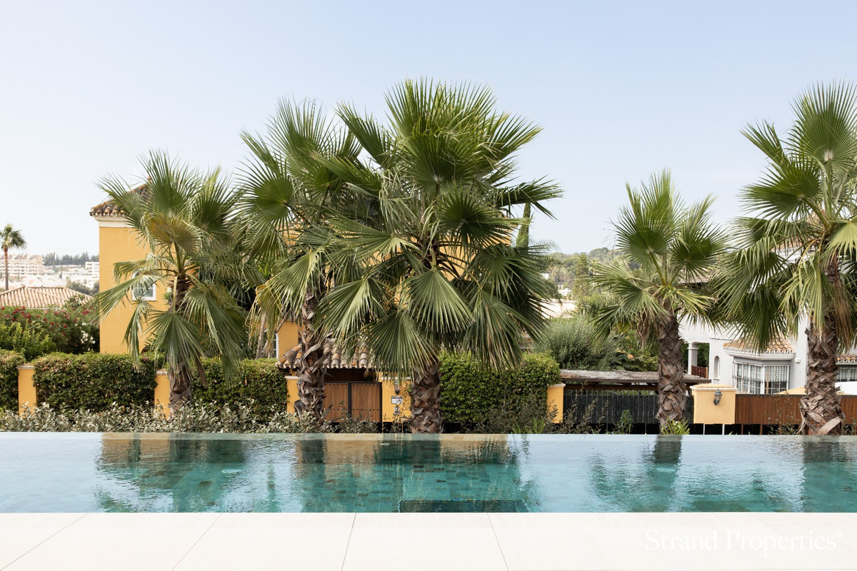 Casa de 7 Dormitorios en venta en Nueva Andalucía, Marbella