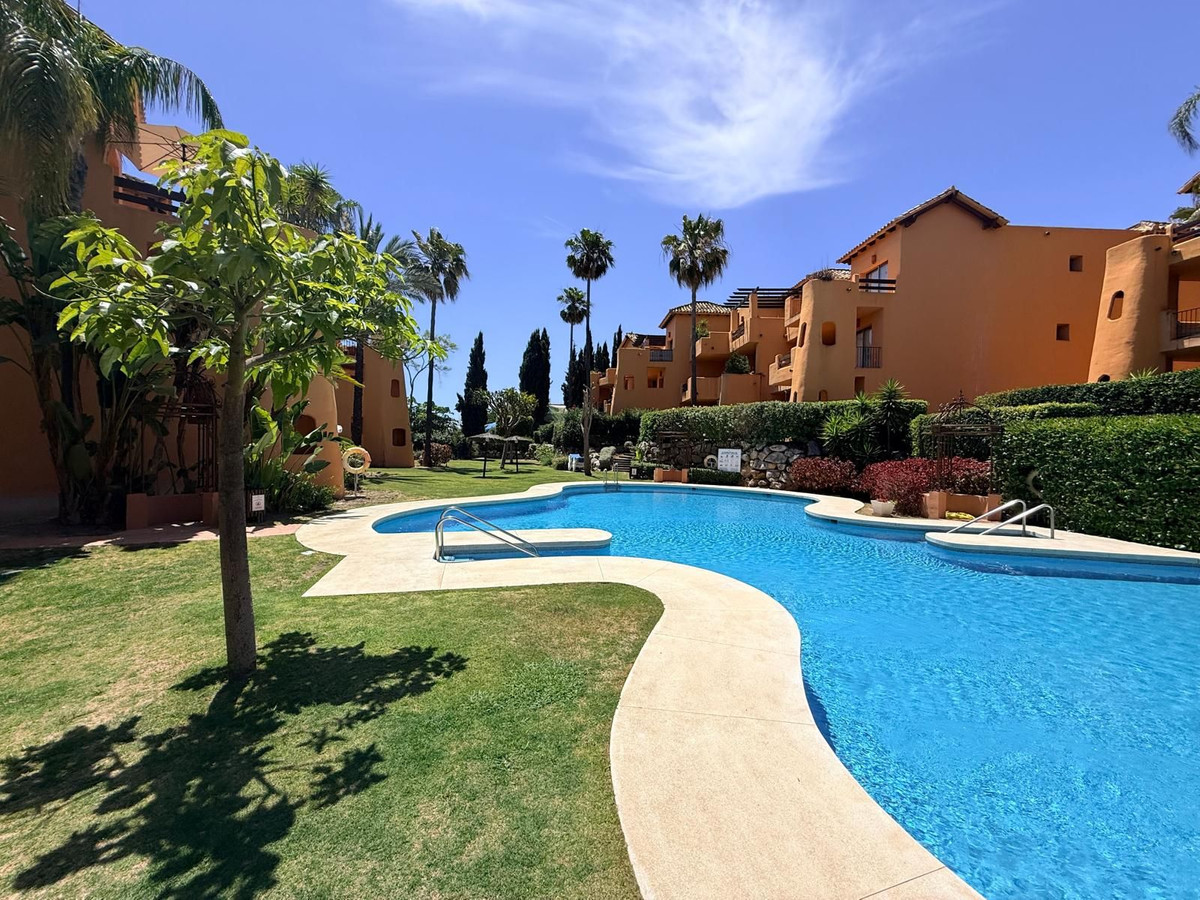 Piso de 2 Dormitorios y 2 Baños en venta en Estepona
