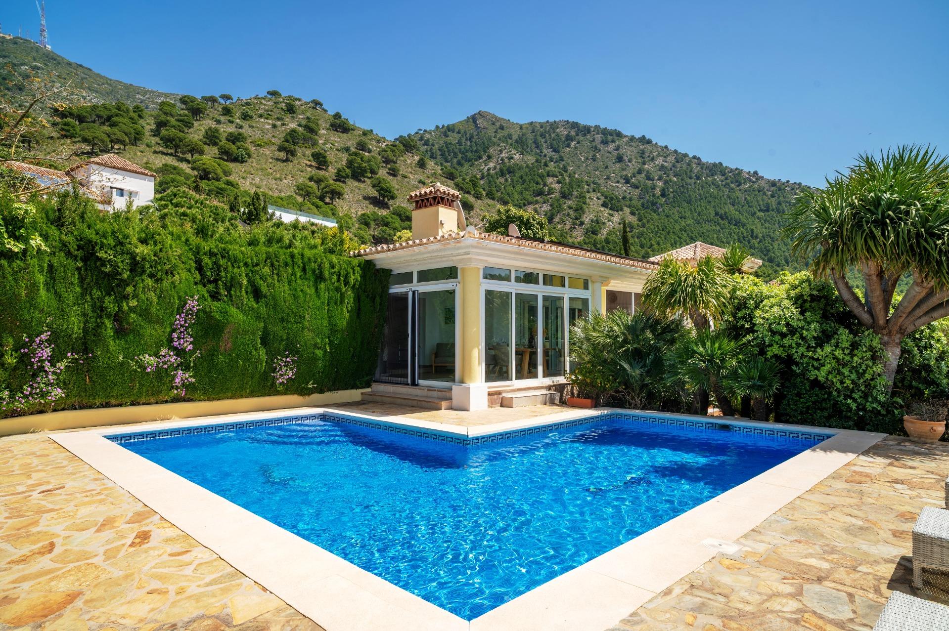 Casa de 6 Dormitorios en venta en Mijas