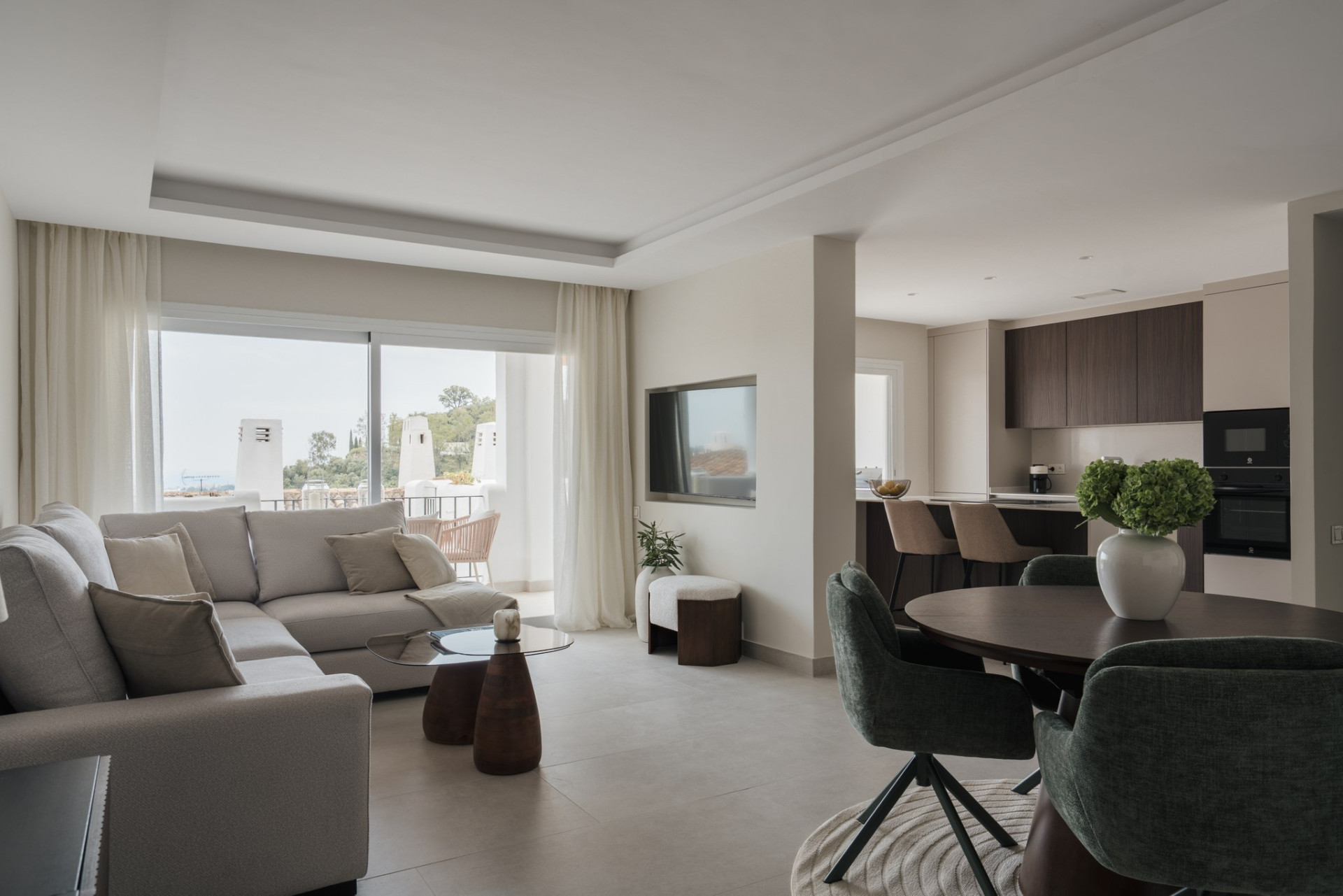 3 Bed, 2 Bath - Apartment for Sale in Los Almendros, Benahavis