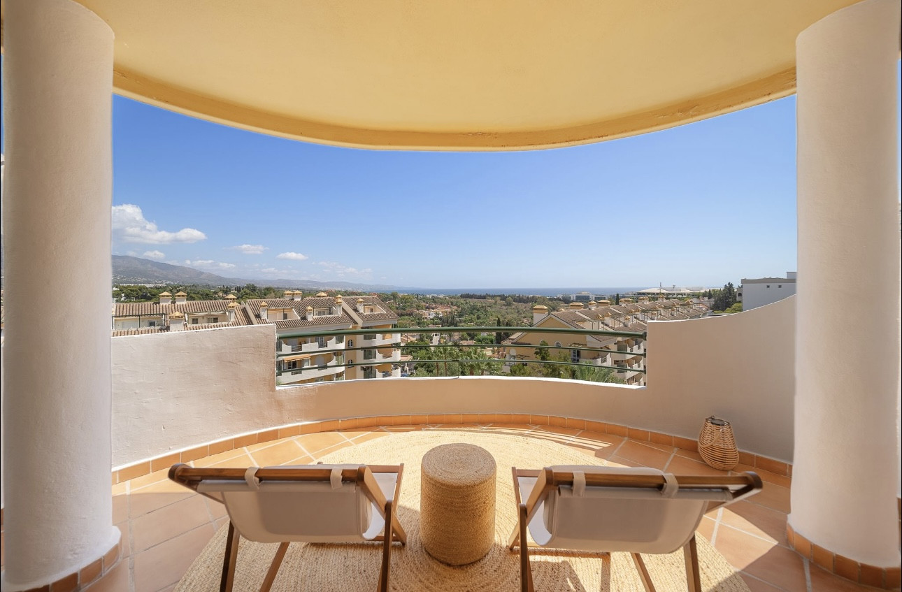 Piso de 2 Dormitorios en venta en Nueva Andalucía, Marbella