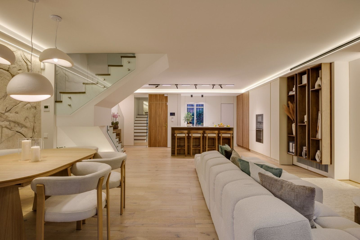 Casa Adosada de 3 Dormitorios en venta en Milla de Oro, Marbella