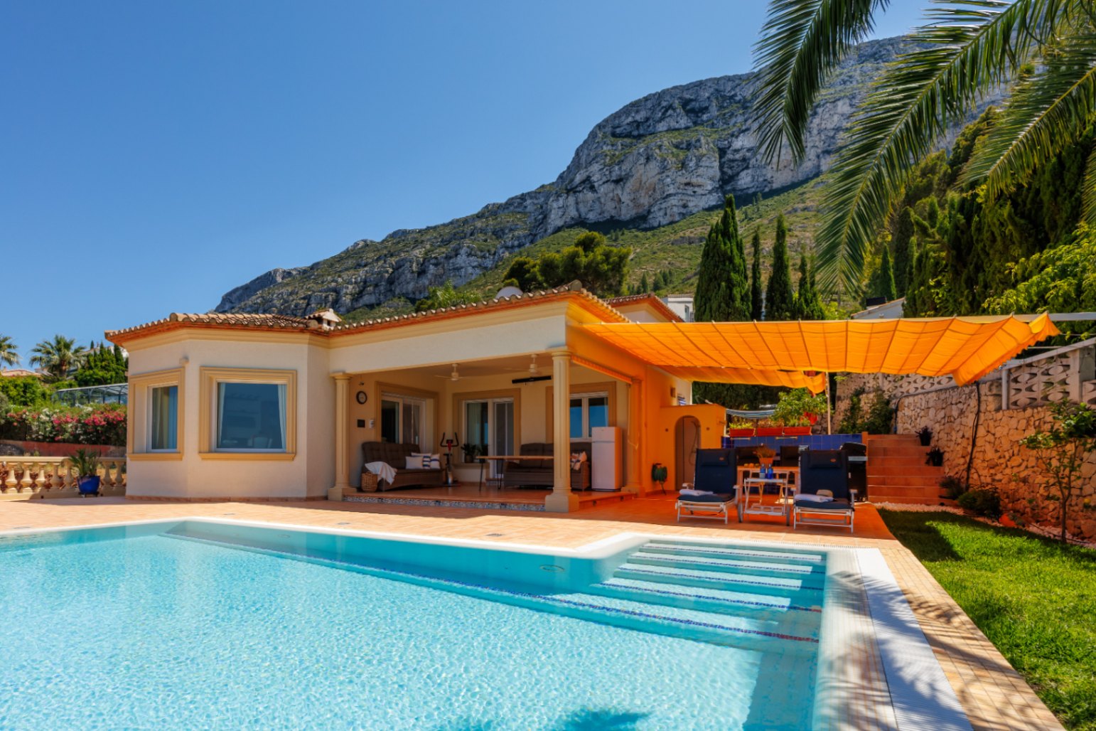 Casa de 3 Dormitorios y 2 Baños en venta en Montgo, Dénia