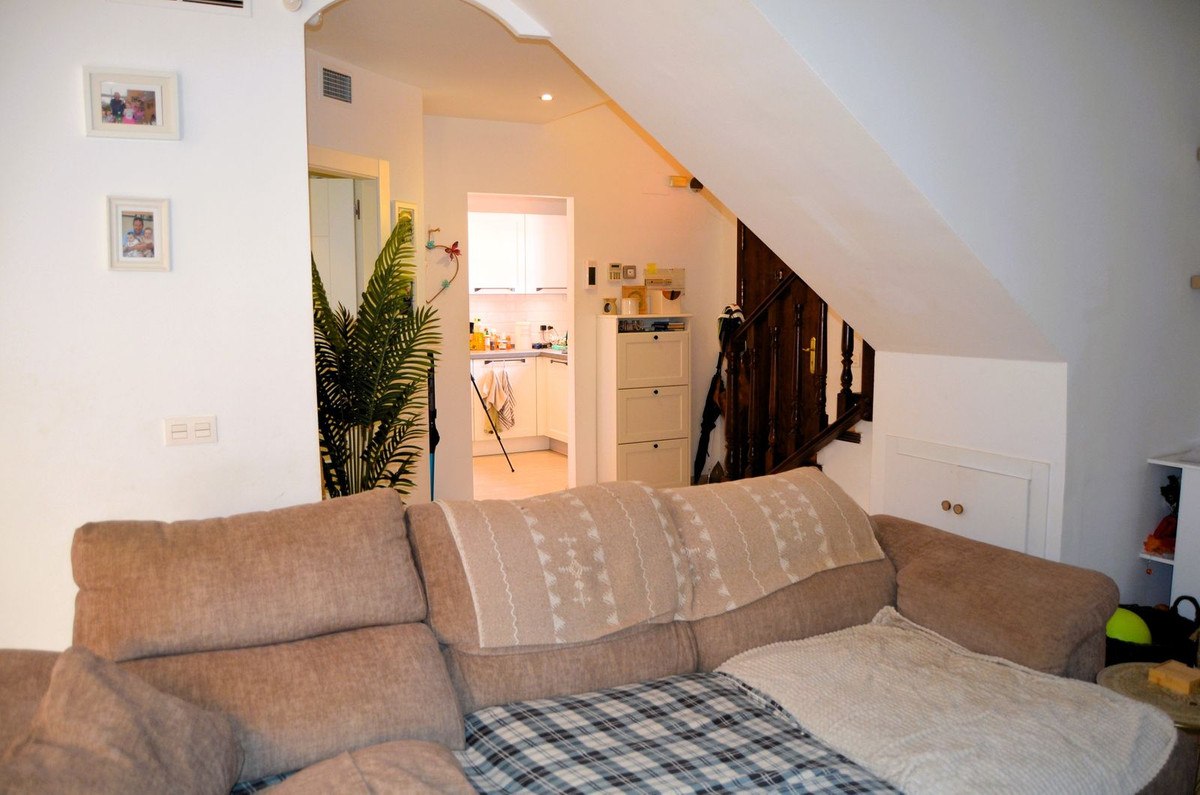 Casa Adosada de 3 Dormitorios y 3 Baños en venta en Estepona