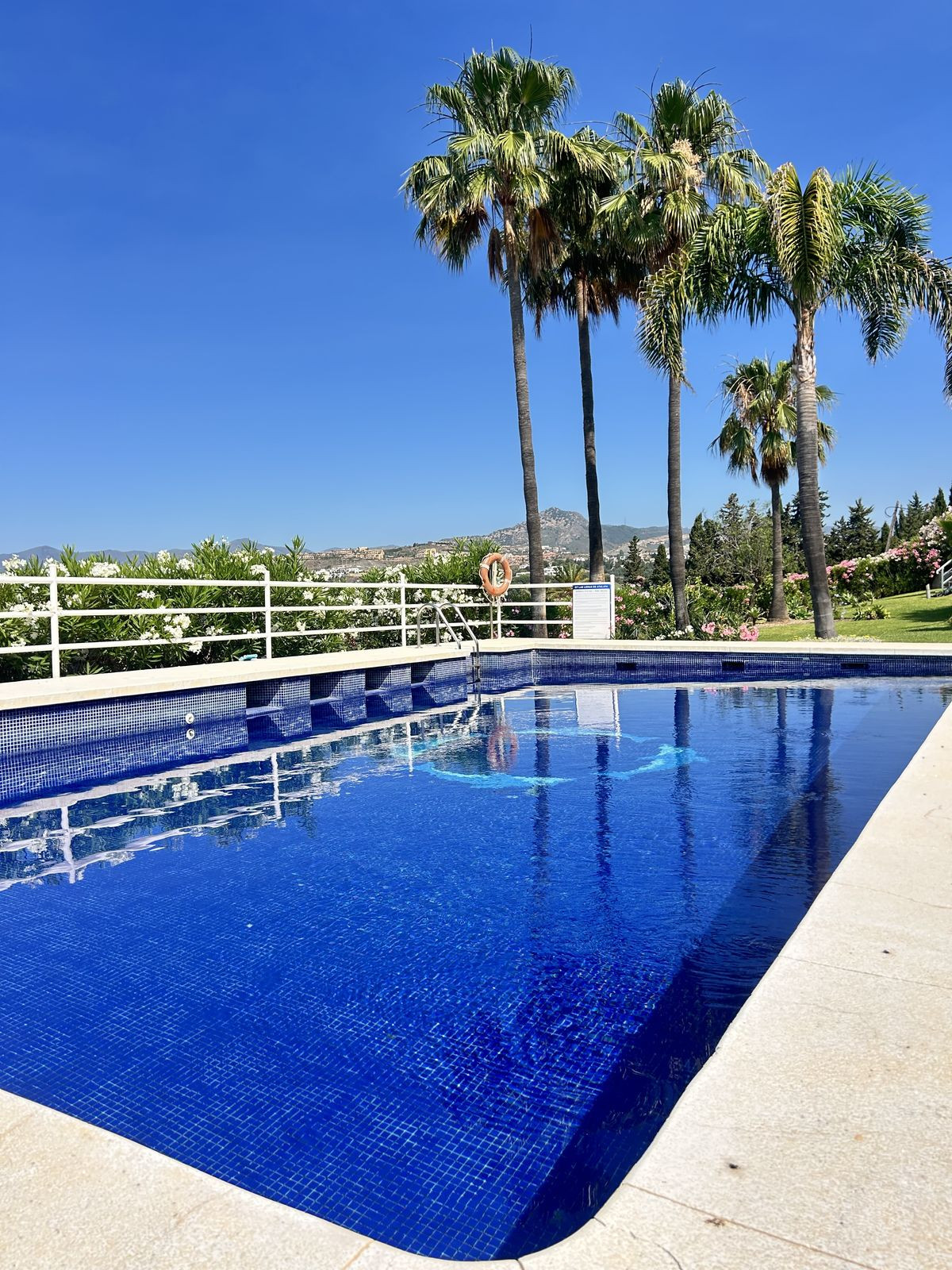 Casa Adosada de 3 Dormitorios en venta en Atalaya, Estepona