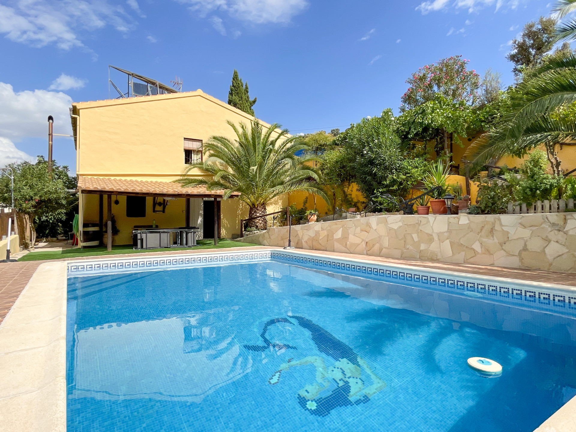 Finca de 5 Dormitorios y 4 Baños en venta en Iznajar