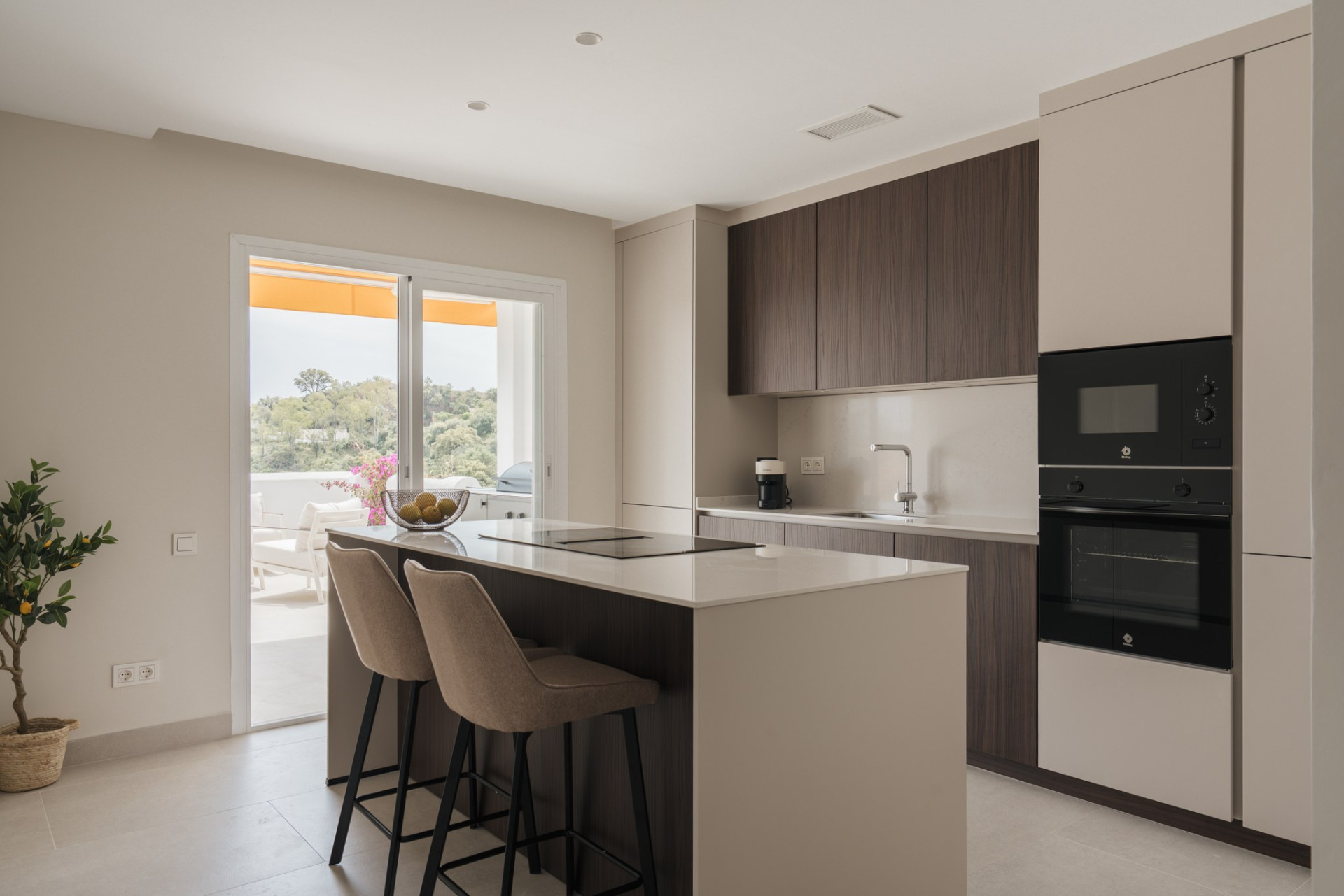 3 Bed, 2 Bath - Apartment for Sale in Los Almendros, Benahavis
