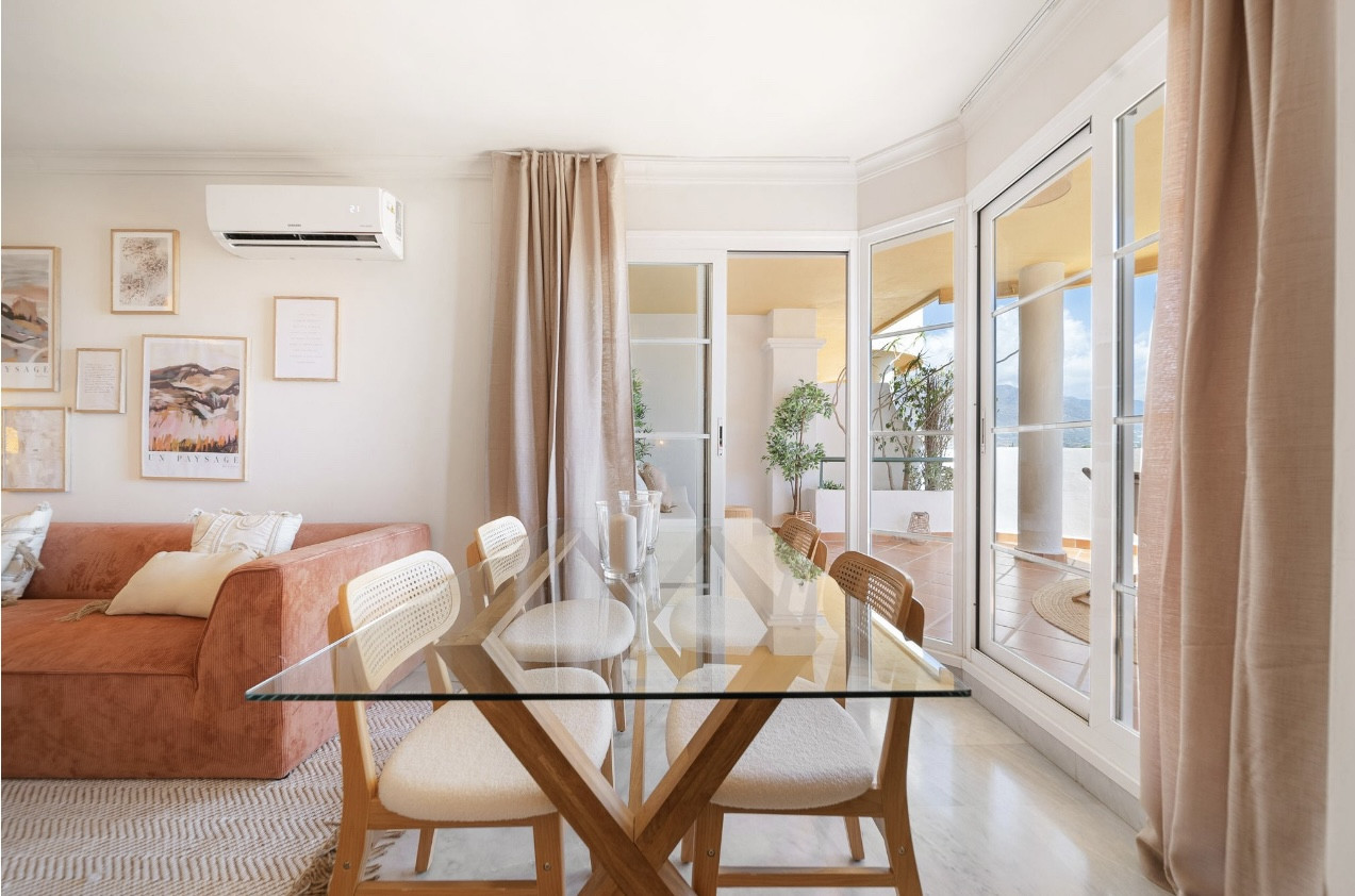 Piso de 2 Dormitorios en venta en Nueva Andalucía, Marbella