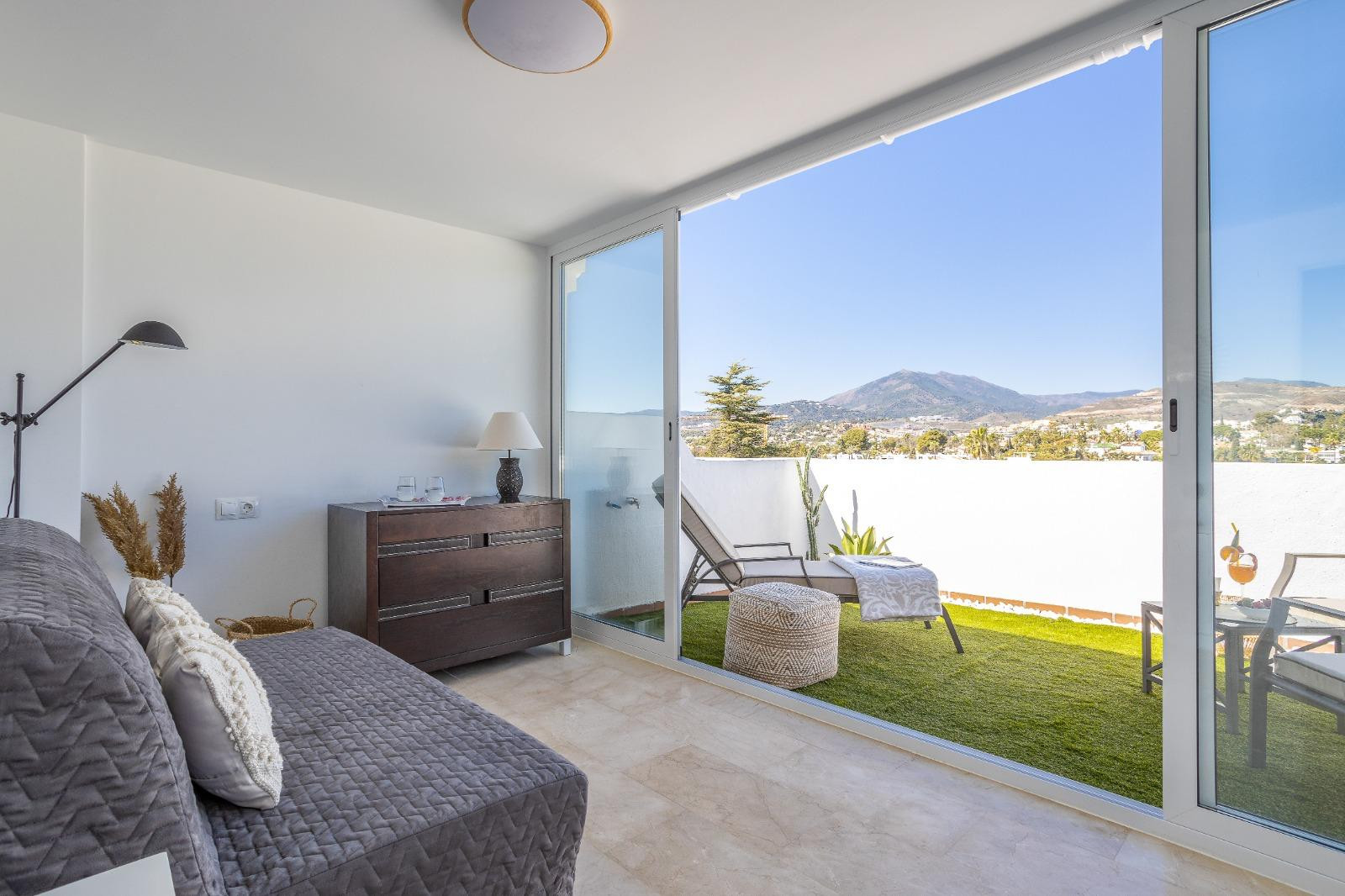 Casa Adosada de 3 Dormitorios en venta en Nueva Andalucía, Marbella