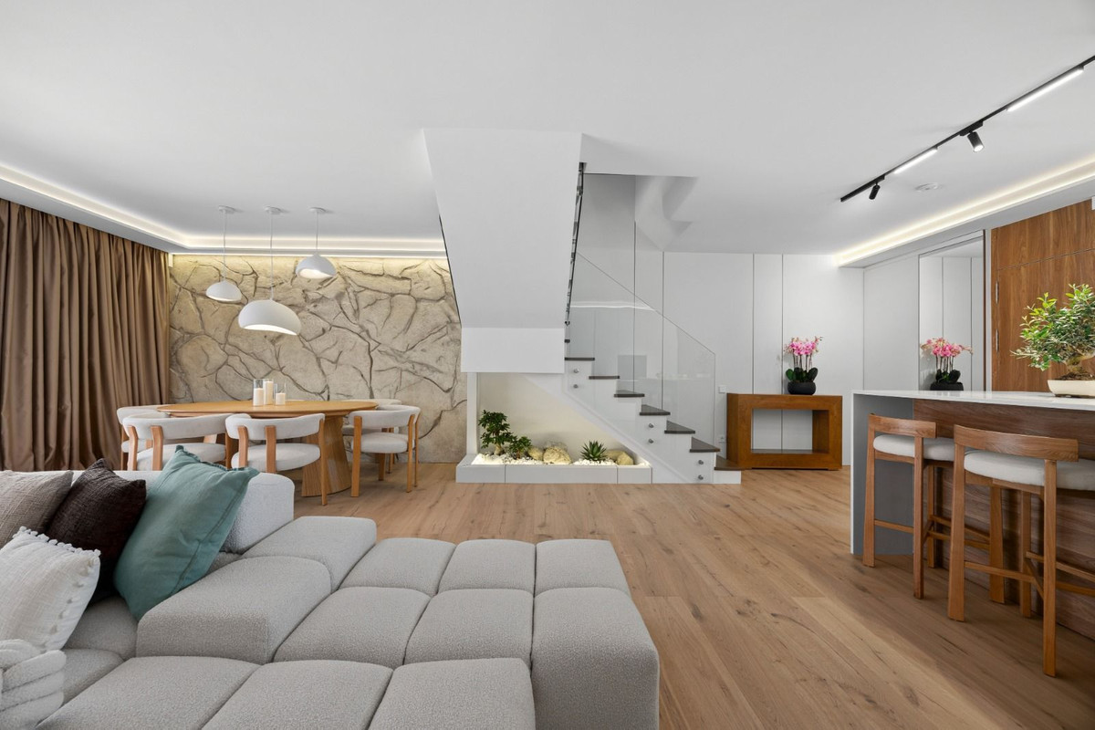 Casa Adosada de 3 Dormitorios en venta en Milla de Oro, Marbella
