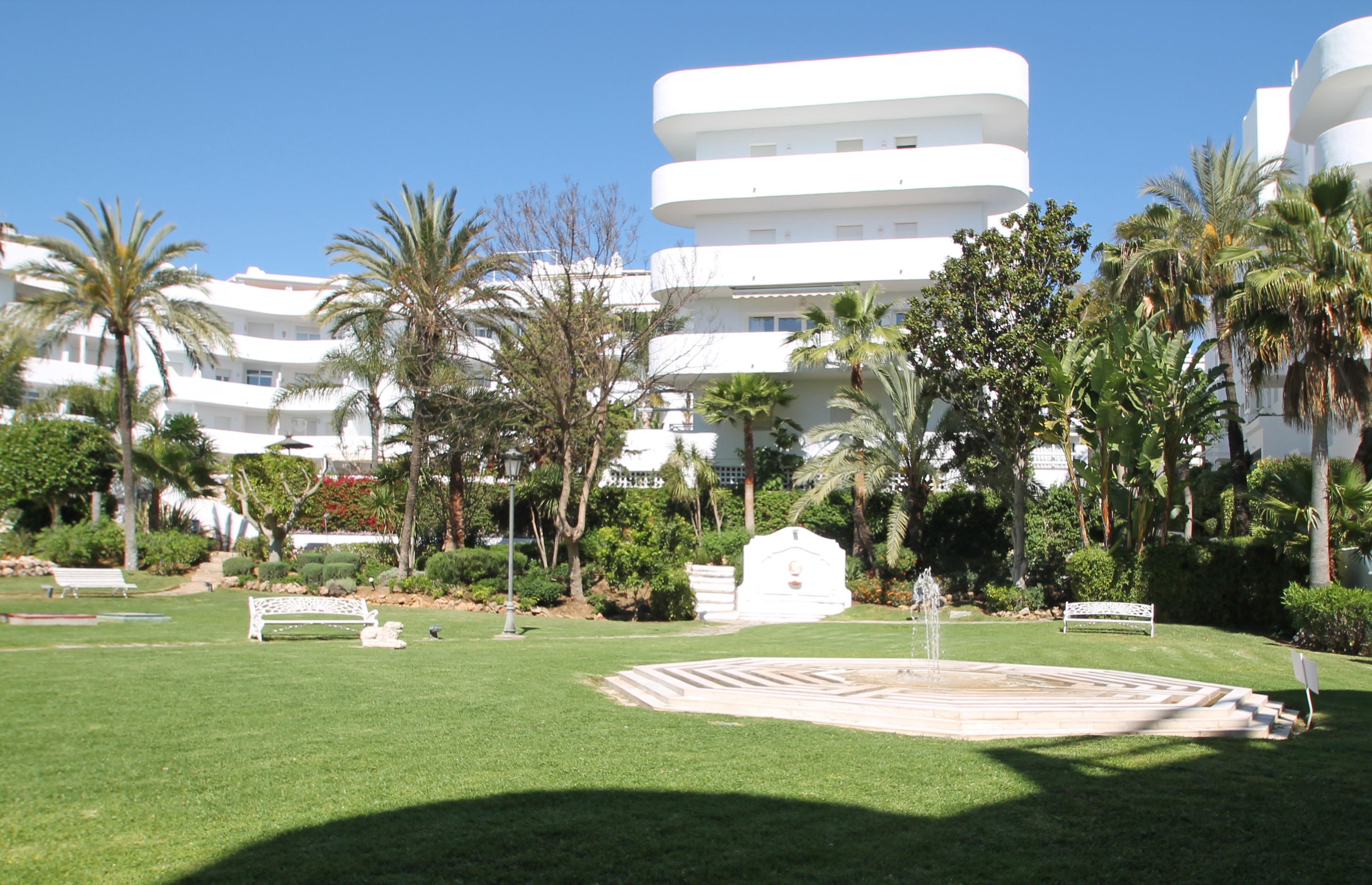 Piso de 2 Dormitorios en alquiler vacacional en Milla de Oro, Marbella