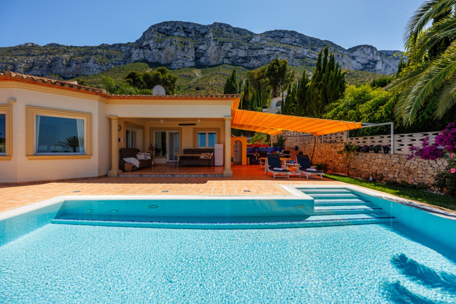 Casa de 3 Dormitorios y 2 Baños en venta en Montgo, Dénia
