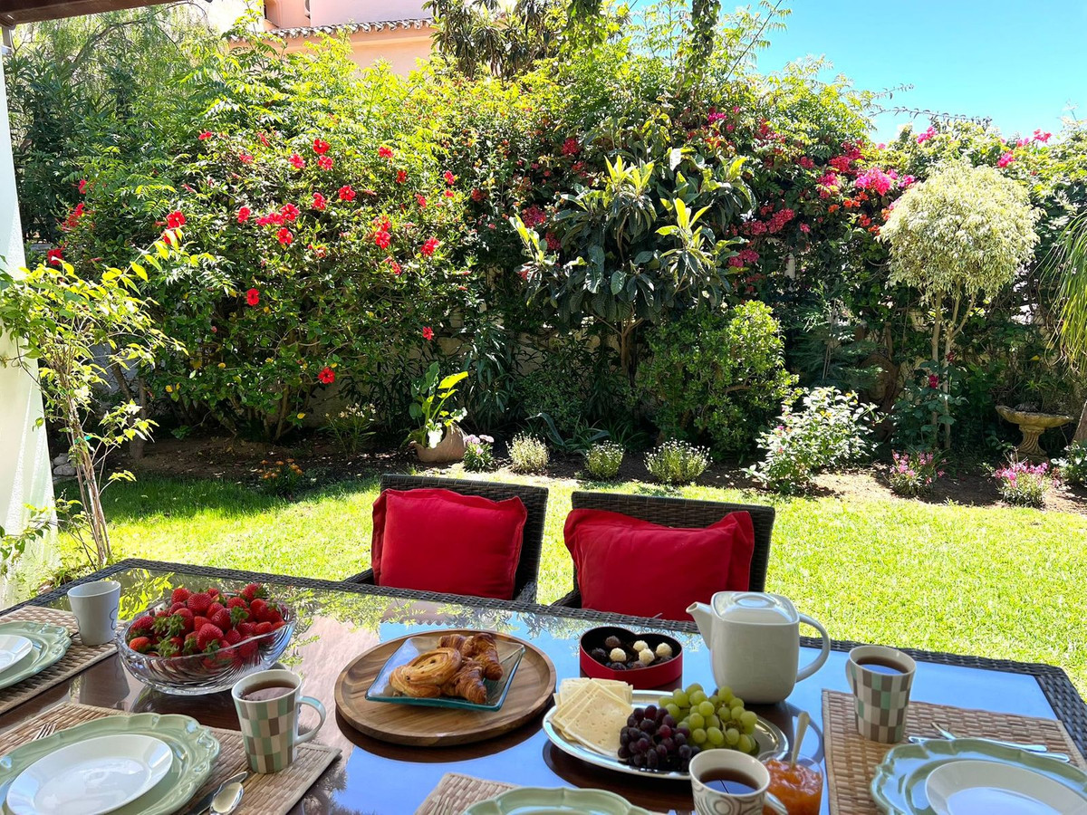 Casa de 4 Dormitorios en venta en Marbesa, Marbella