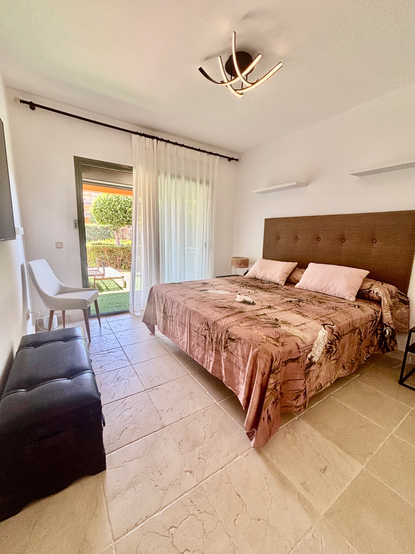 Piso de 2 Dormitorios en venta en Benatalaya, Benahavís