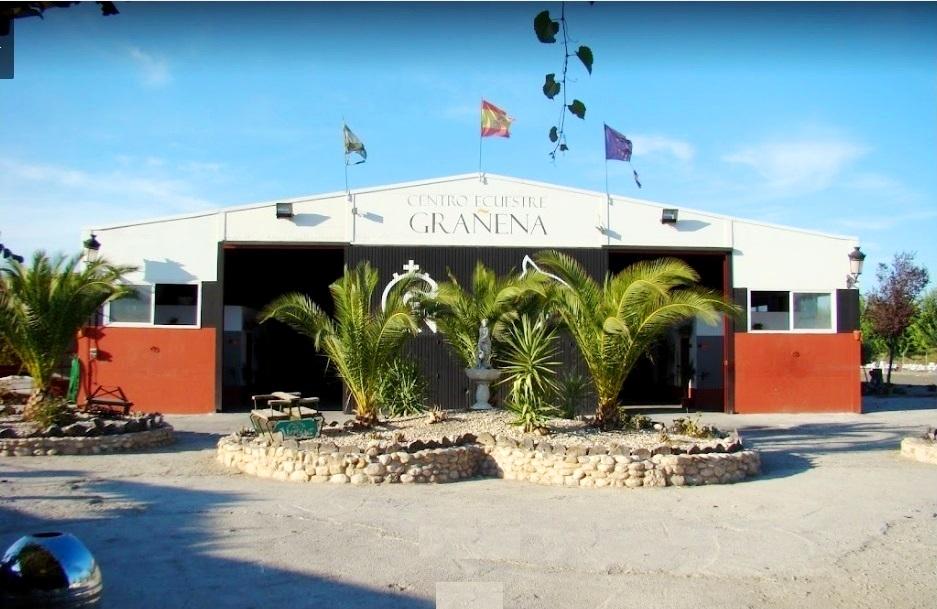 Finca de 2 Dormitorios y 4 Baños en venta en Jaén