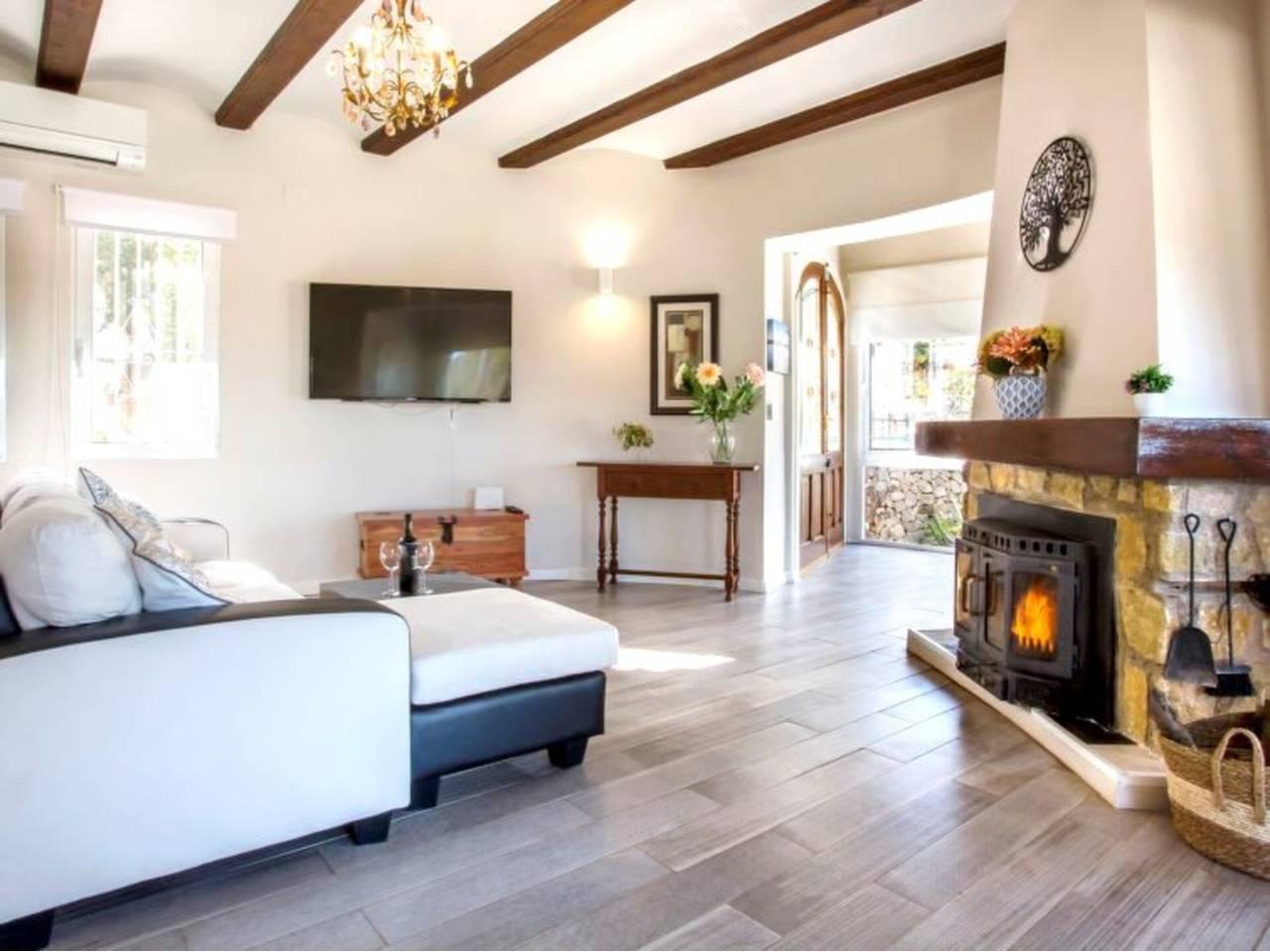 Casa Adosada de 3 Dormitorios y 2 Baños en venta en Dénia Centro Urbano