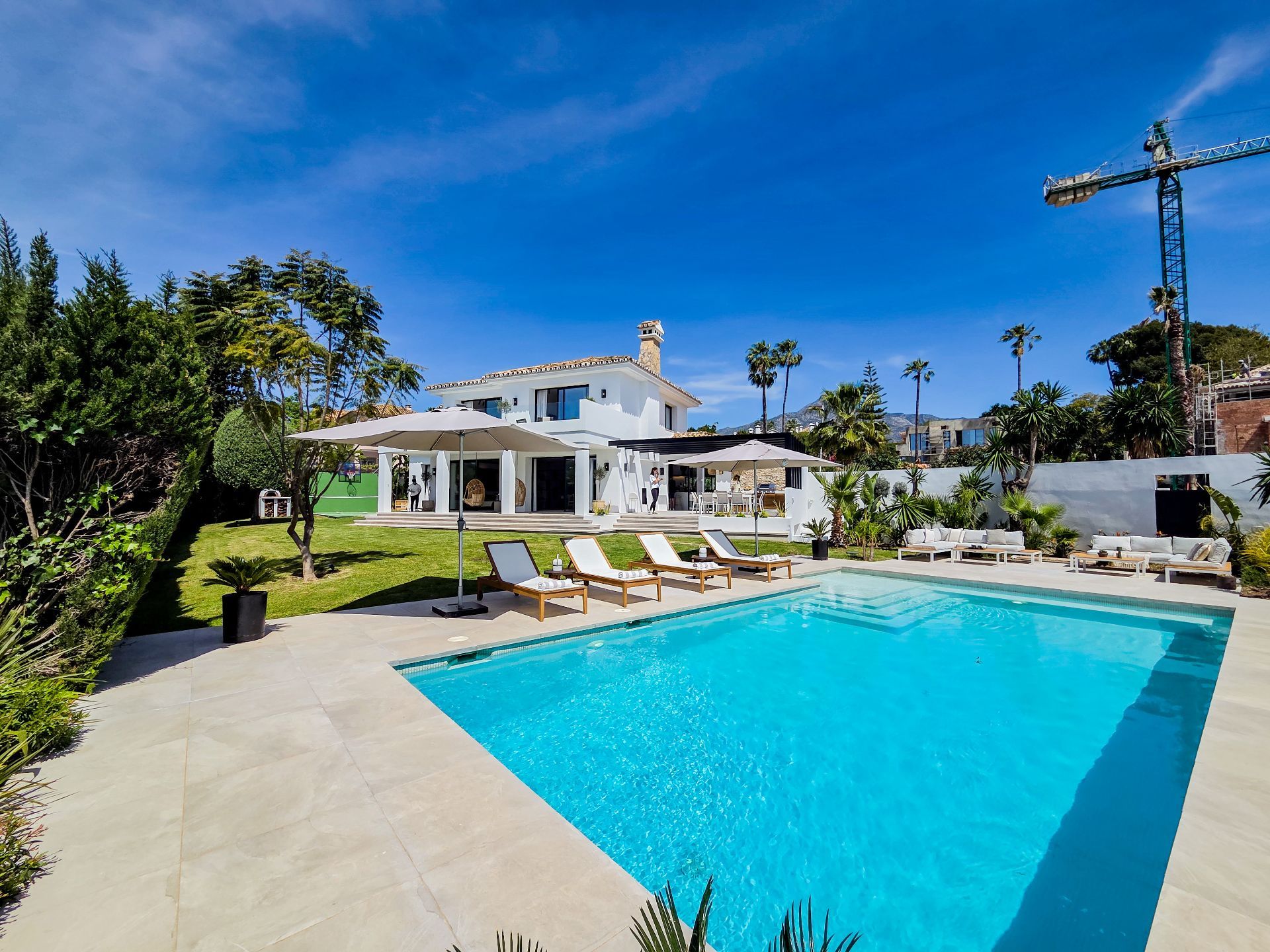 Casa de 5 Dormitorios y 5 Baños en venta en Nueva Andalucía, Marbella