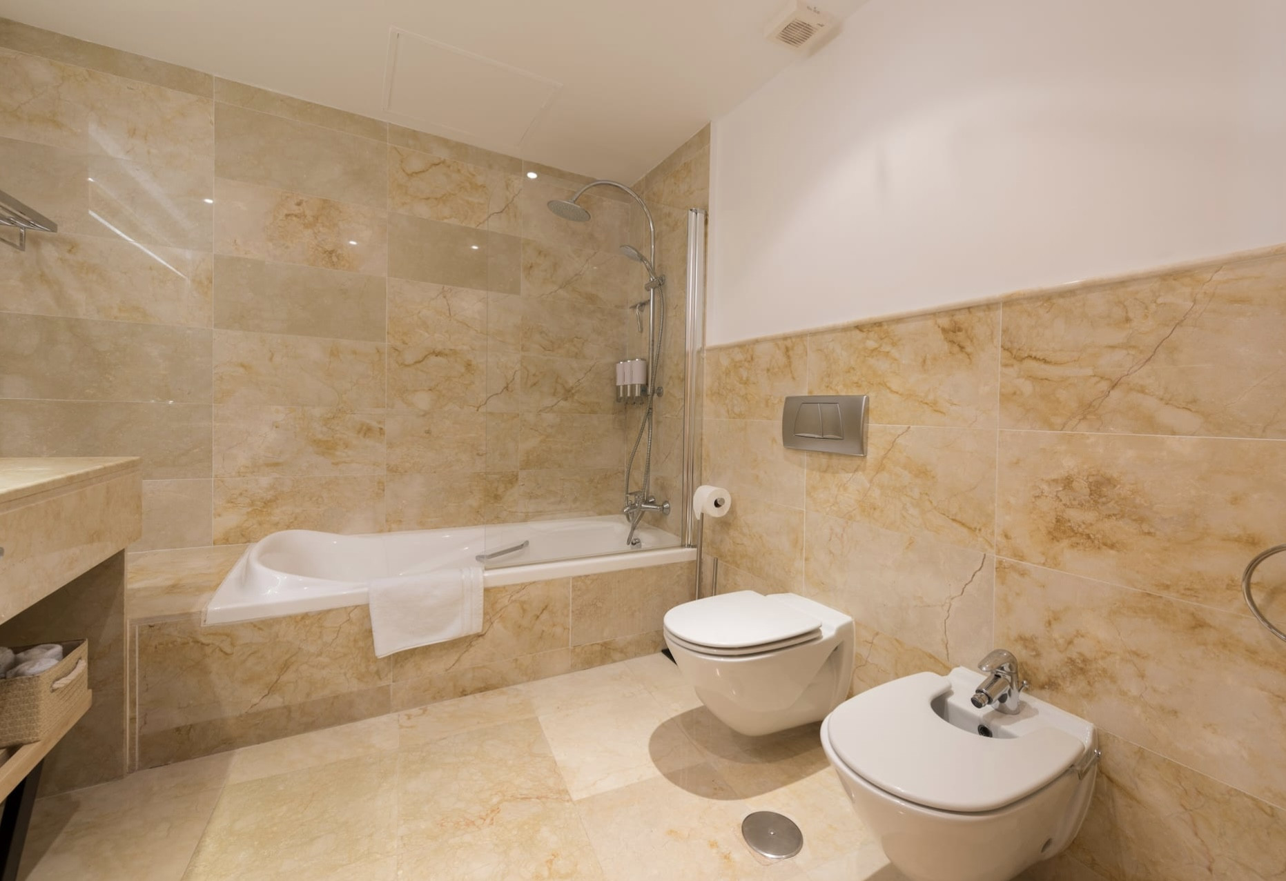 Casa Adosada de 2 Dormitorios en venta en Los Monteros, Marbella