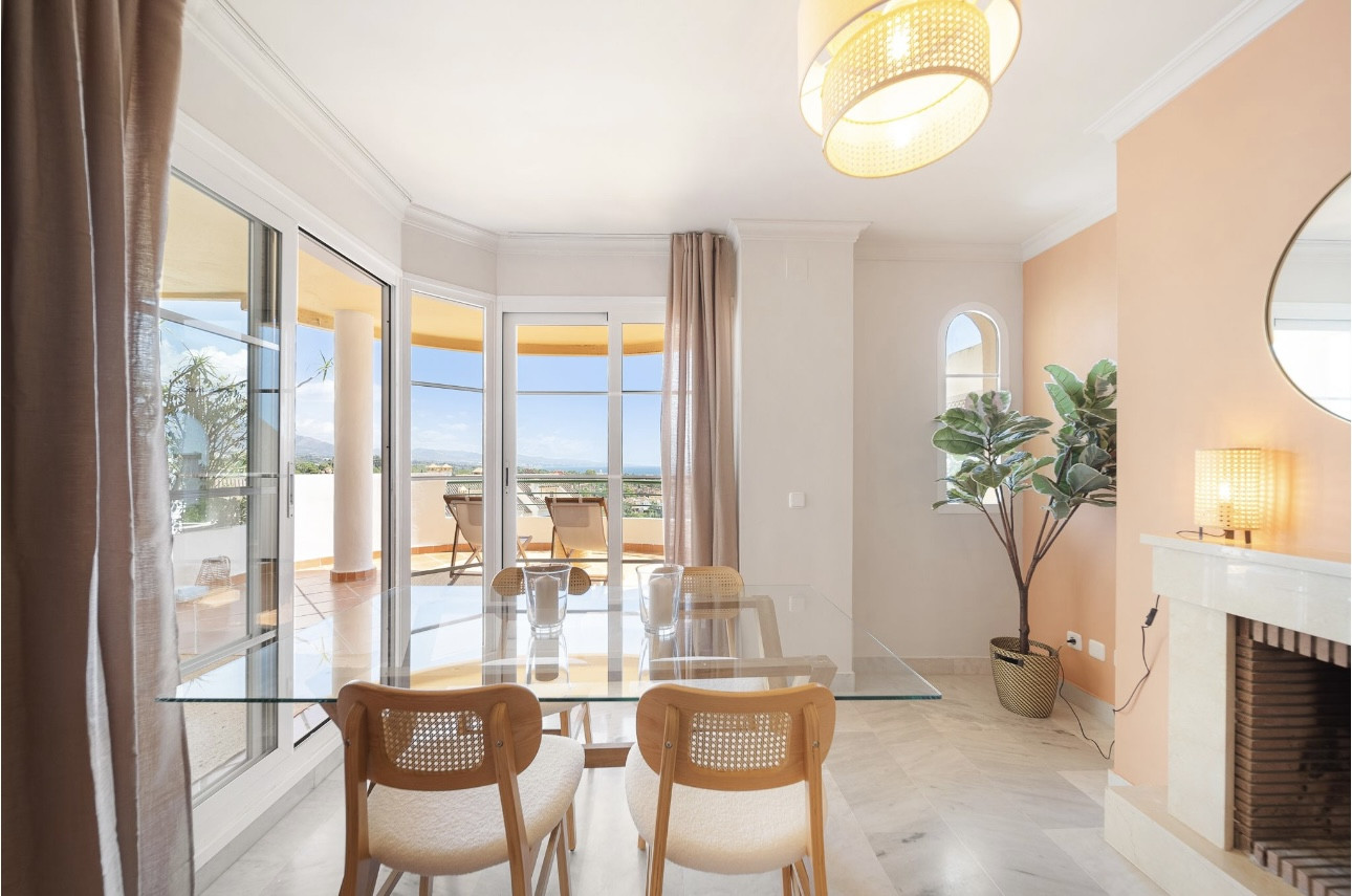 Piso de 2 Dormitorios en venta en Nueva Andalucía, Marbella
