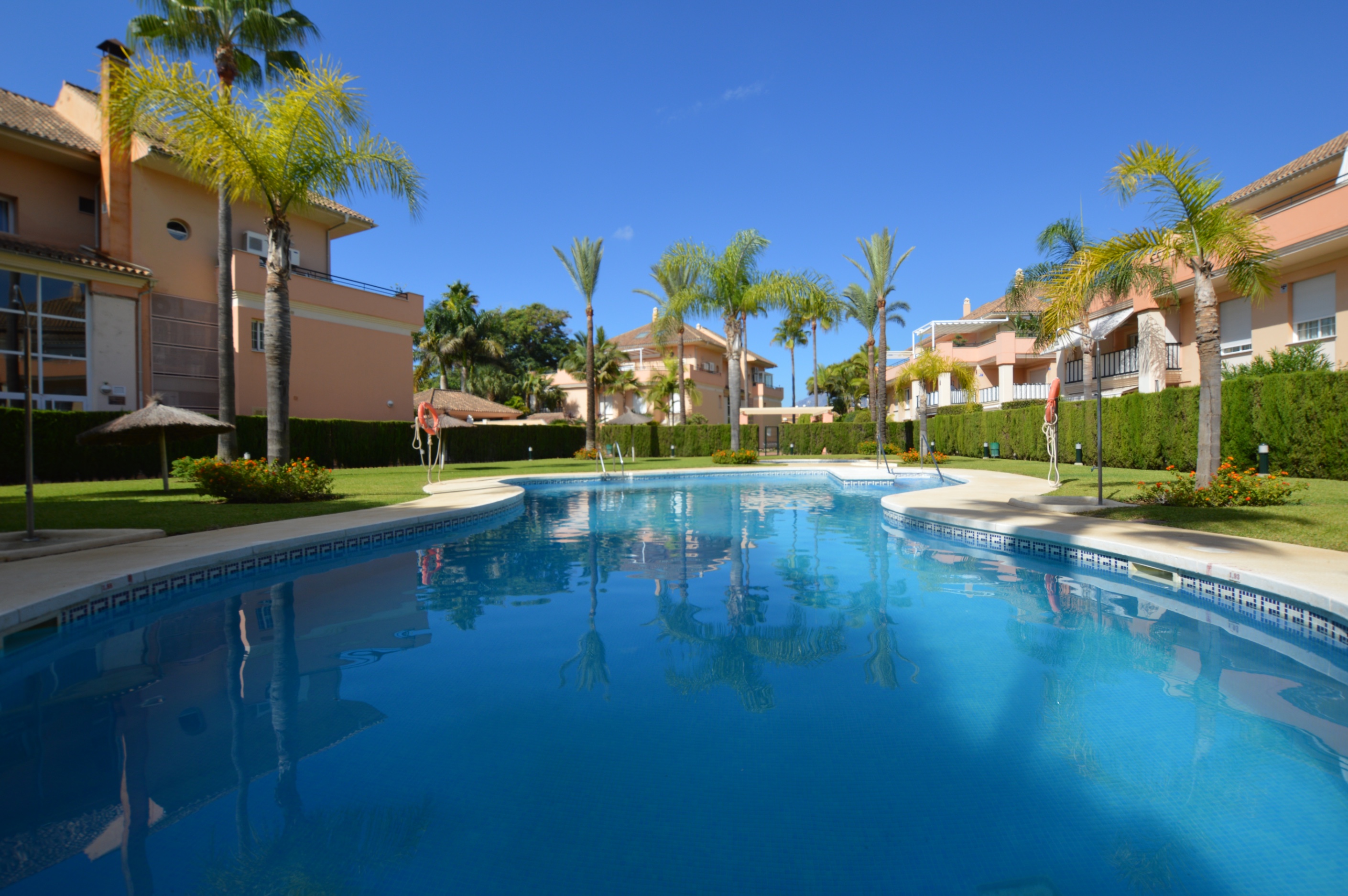 Piso de 1 Dormitorio en venta en Costabella, Marbella