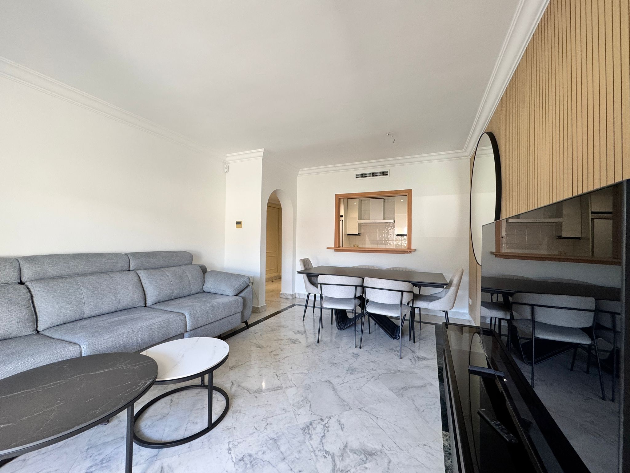 Piso de 2 Dormitorios y 2 Baños en alquiler en Nueva Andalucía, Marbella