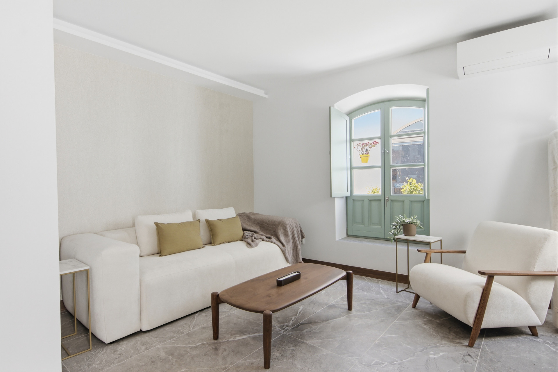 Casa Adosada de 3 Dormitorios y 3 Baños en venta en La Alqueria, Estepona