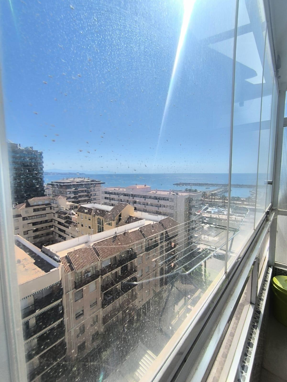 Ático de 3 Dormitorios en venta en Puerto Deportivo, Fuengirola