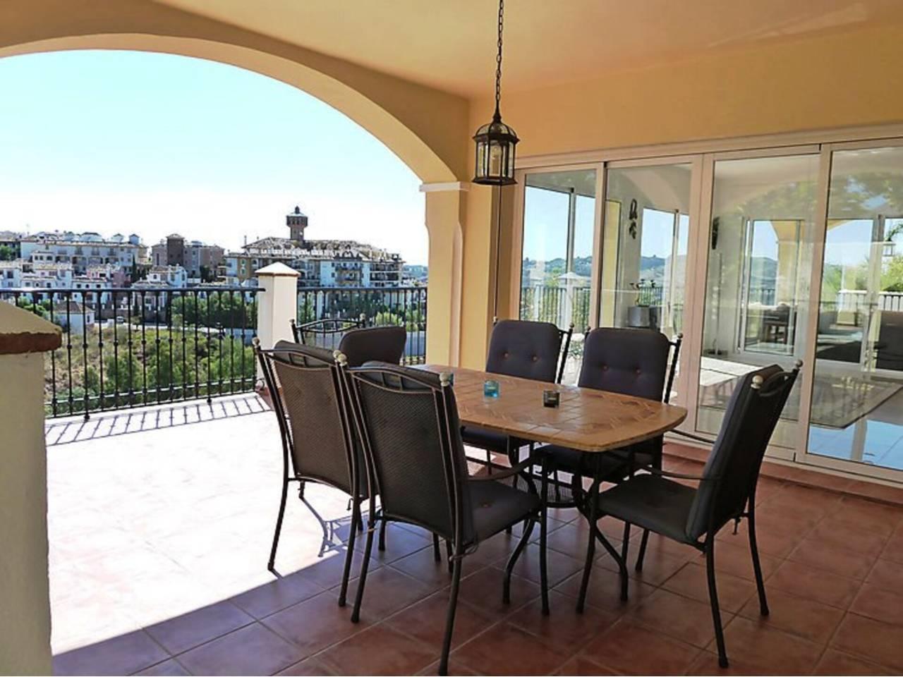 Casa de 3 Dormitorios y 2 Baños en venta en Calahonda, Mijas