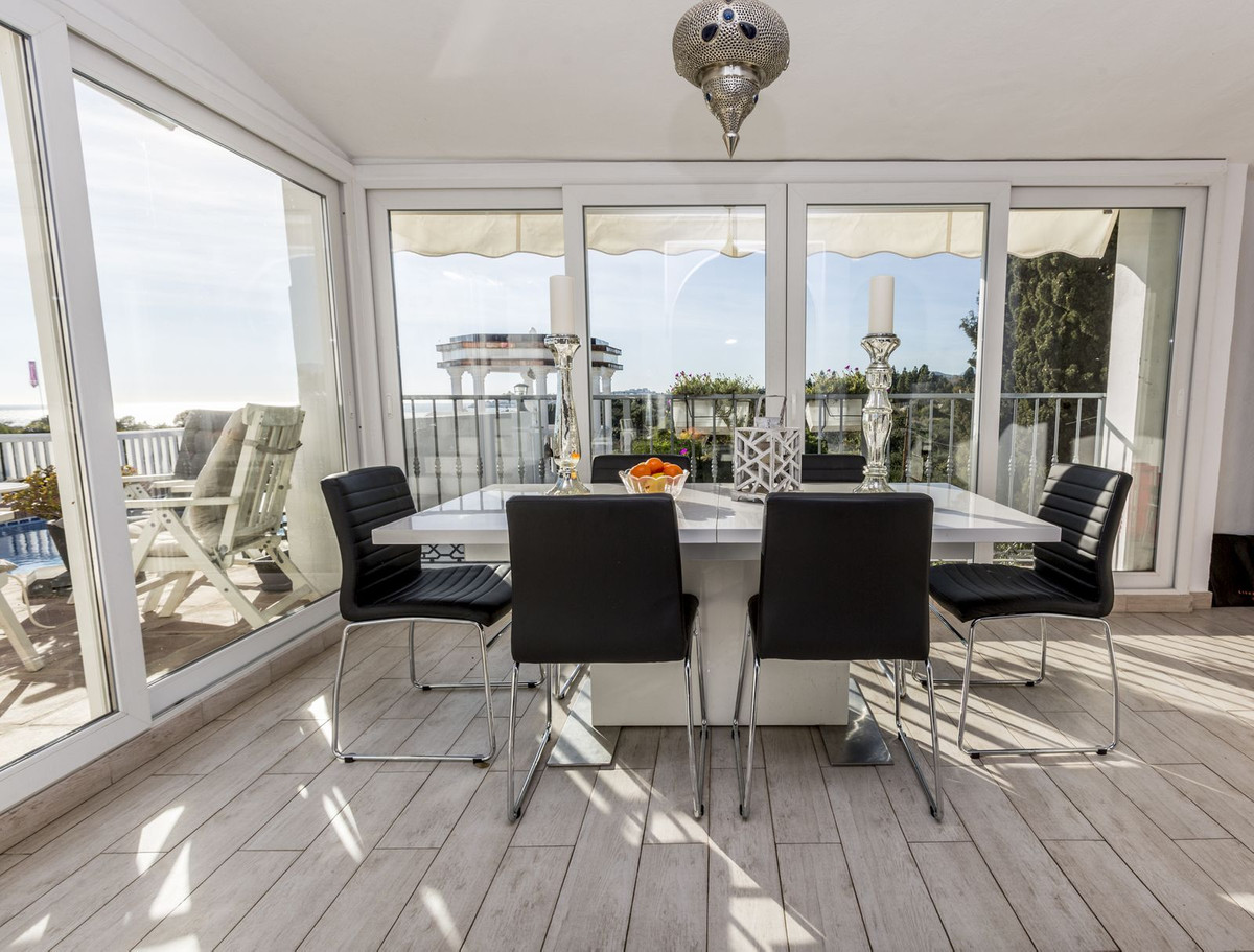 Casa de 5 Dormitorios y 4 Baños en venta en La Cala de Mijas