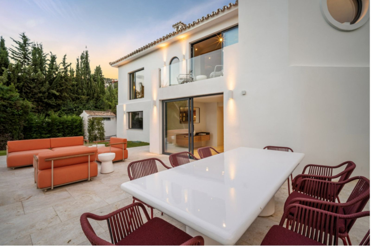 Casa de 4 Dormitorios en venta en Nueva Andalucía, Marbella
