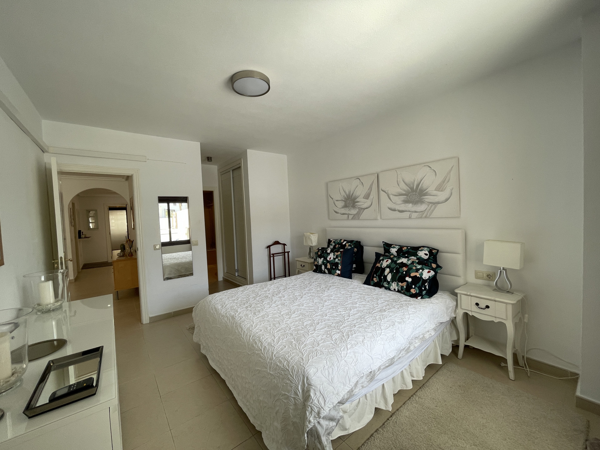 Piso de 2 Dormitorios y 2 Baños en alquiler vacacional en Nueva Andalucía, Marbella